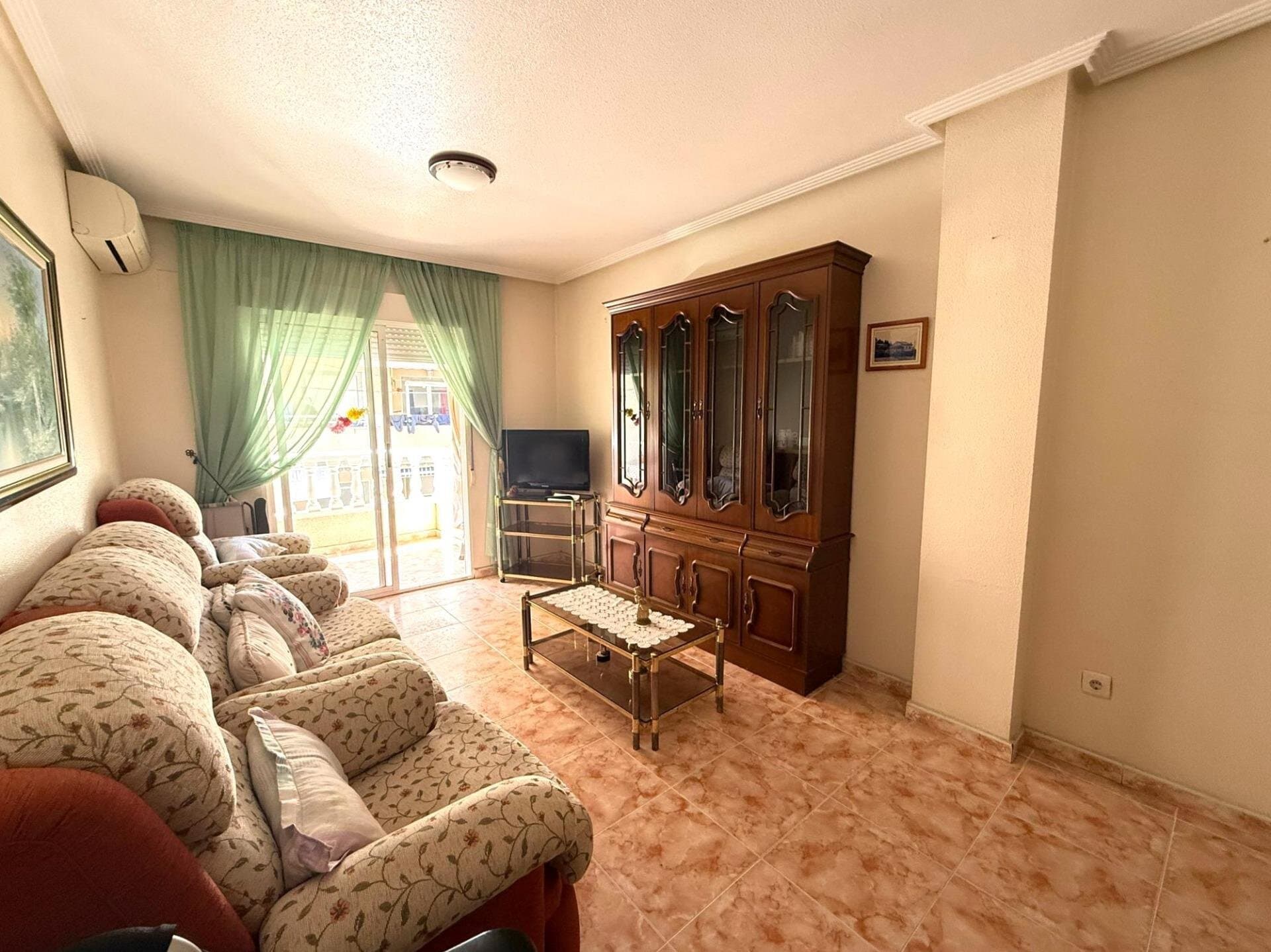 2-Bedroom Apartment in Estacion de Autobuses, Torrevieja - 2