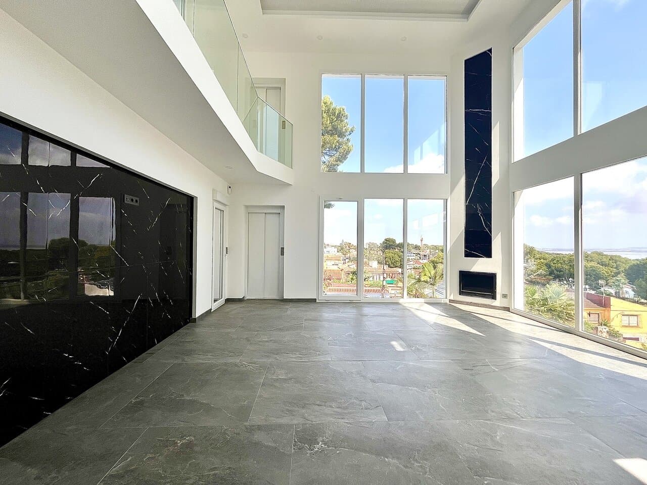 6-Bedroom Villa in La Siesta, Torrevieja - 4