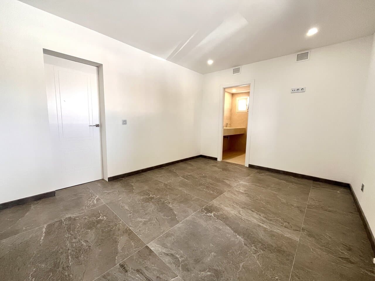 6-Bedroom Villa in La Siesta, Torrevieja - 9