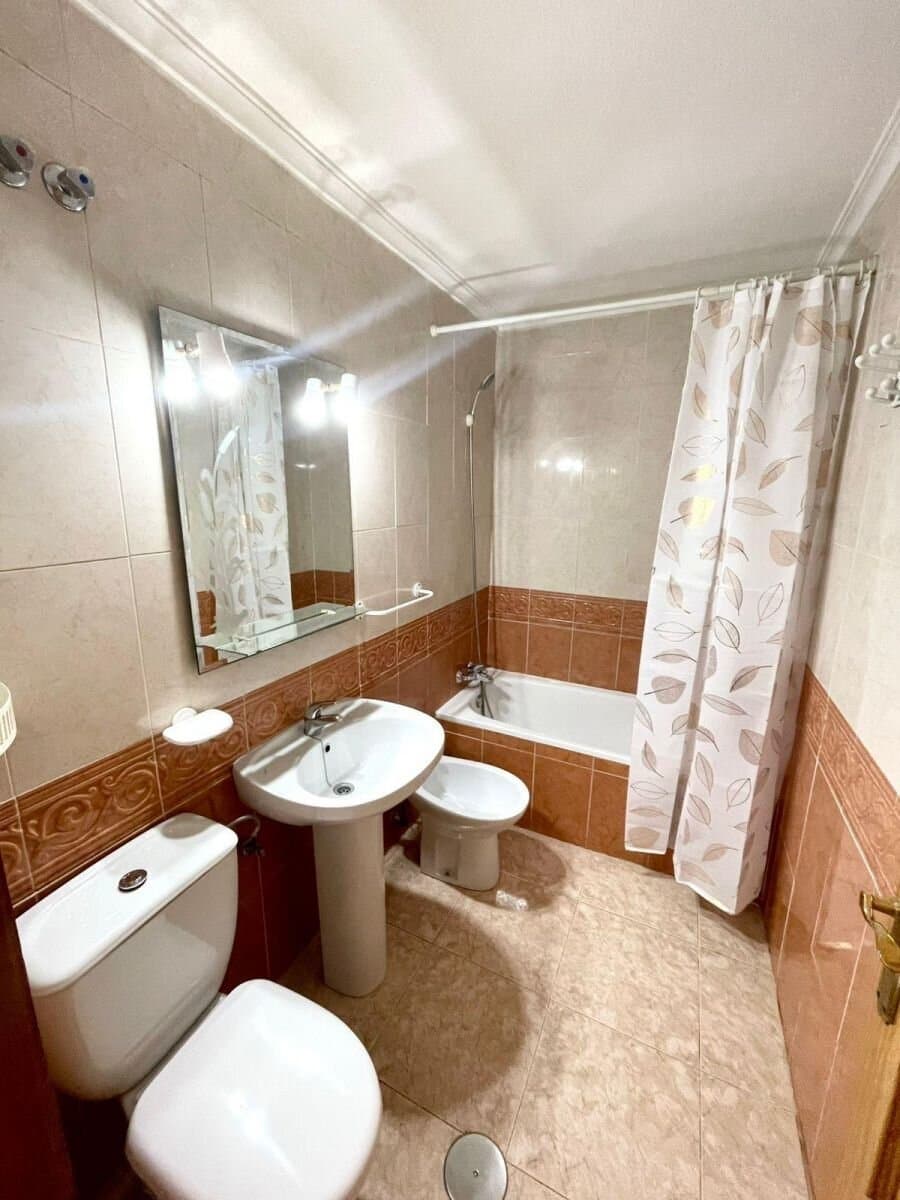 2-Bedroom Apartment in Torrevieja - 10