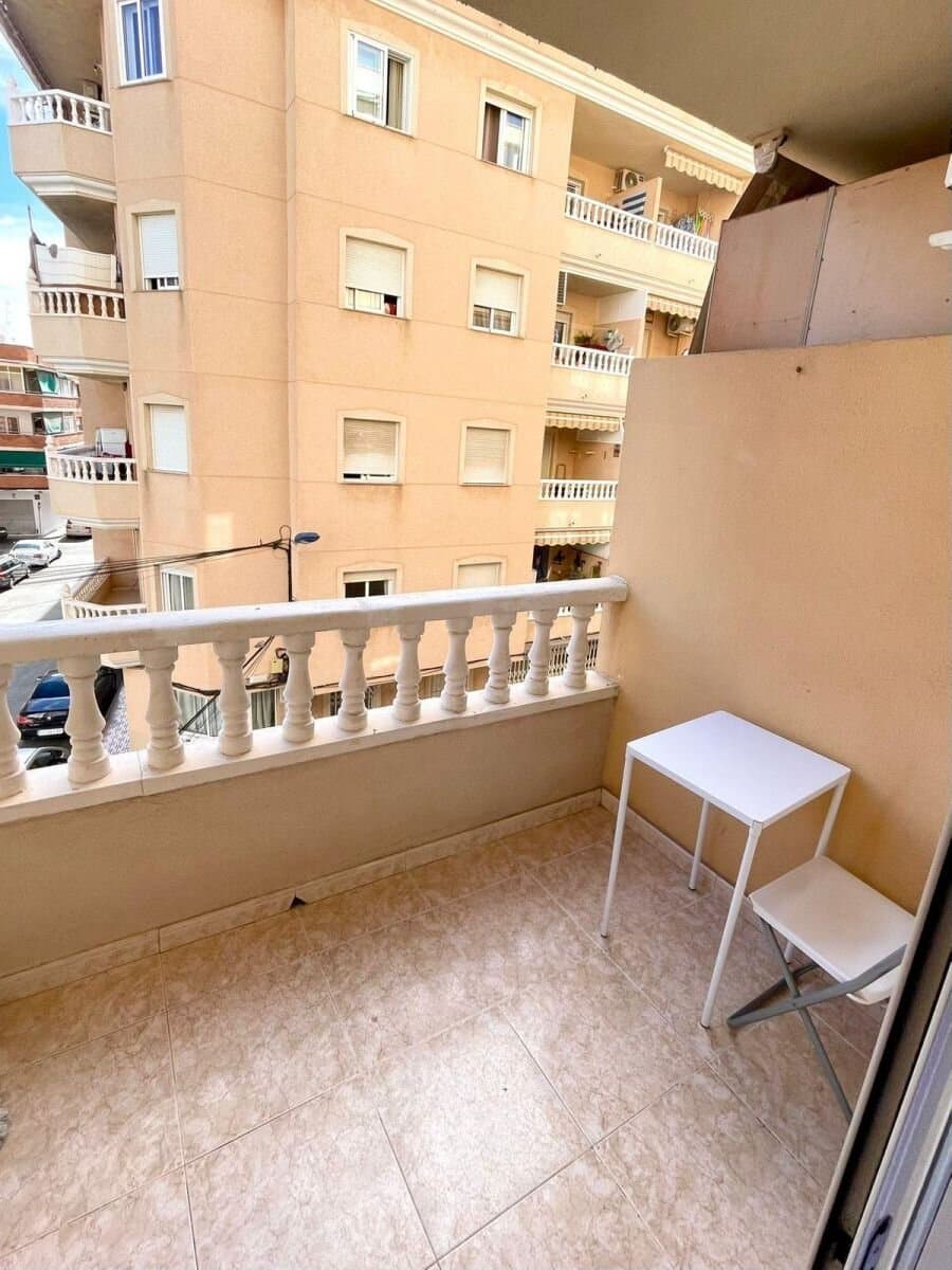 2-Bedroom Apartment in Torrevieja - 12