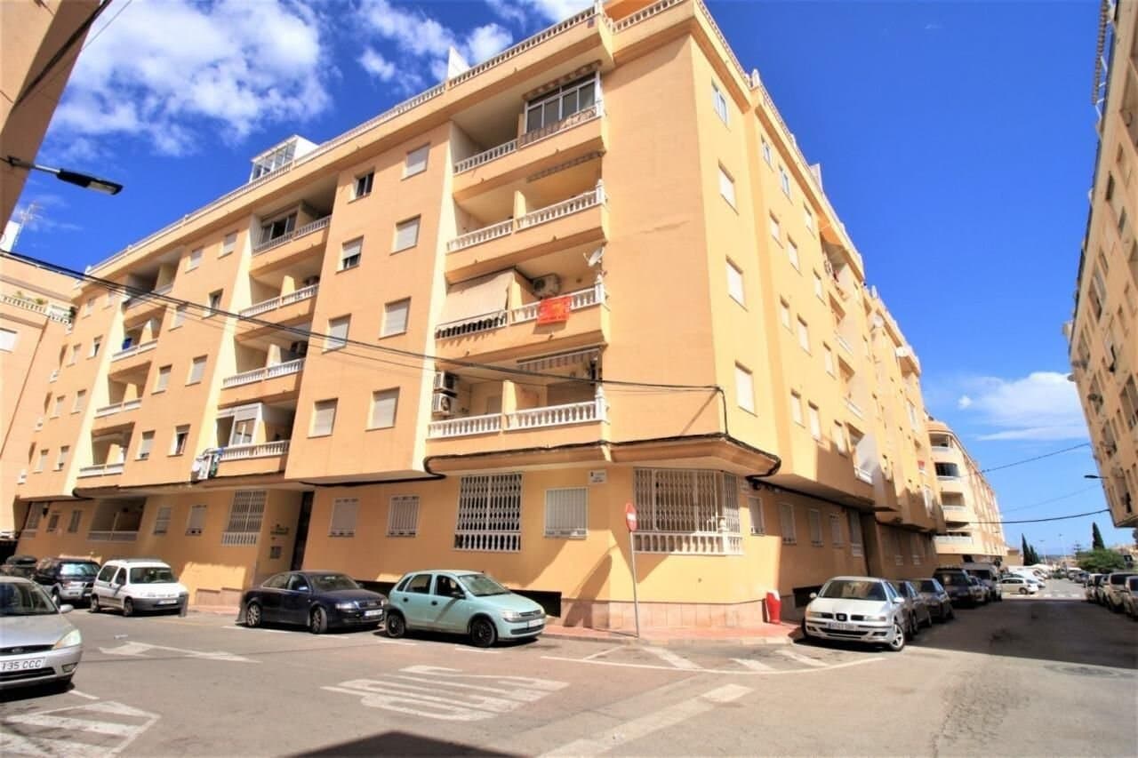 2-Bedroom Apartment in Torrevieja - 2