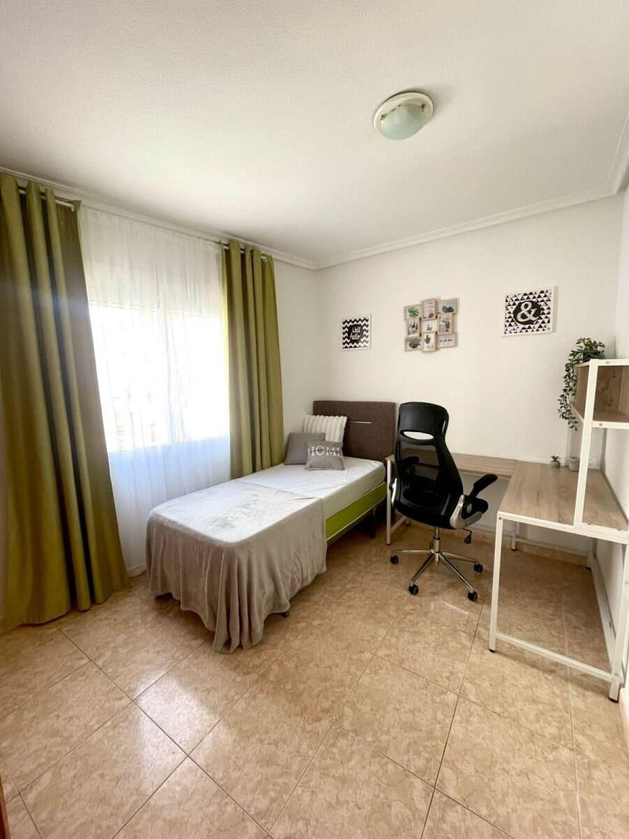 2-Bedroom Apartment in Torrevieja - 8
