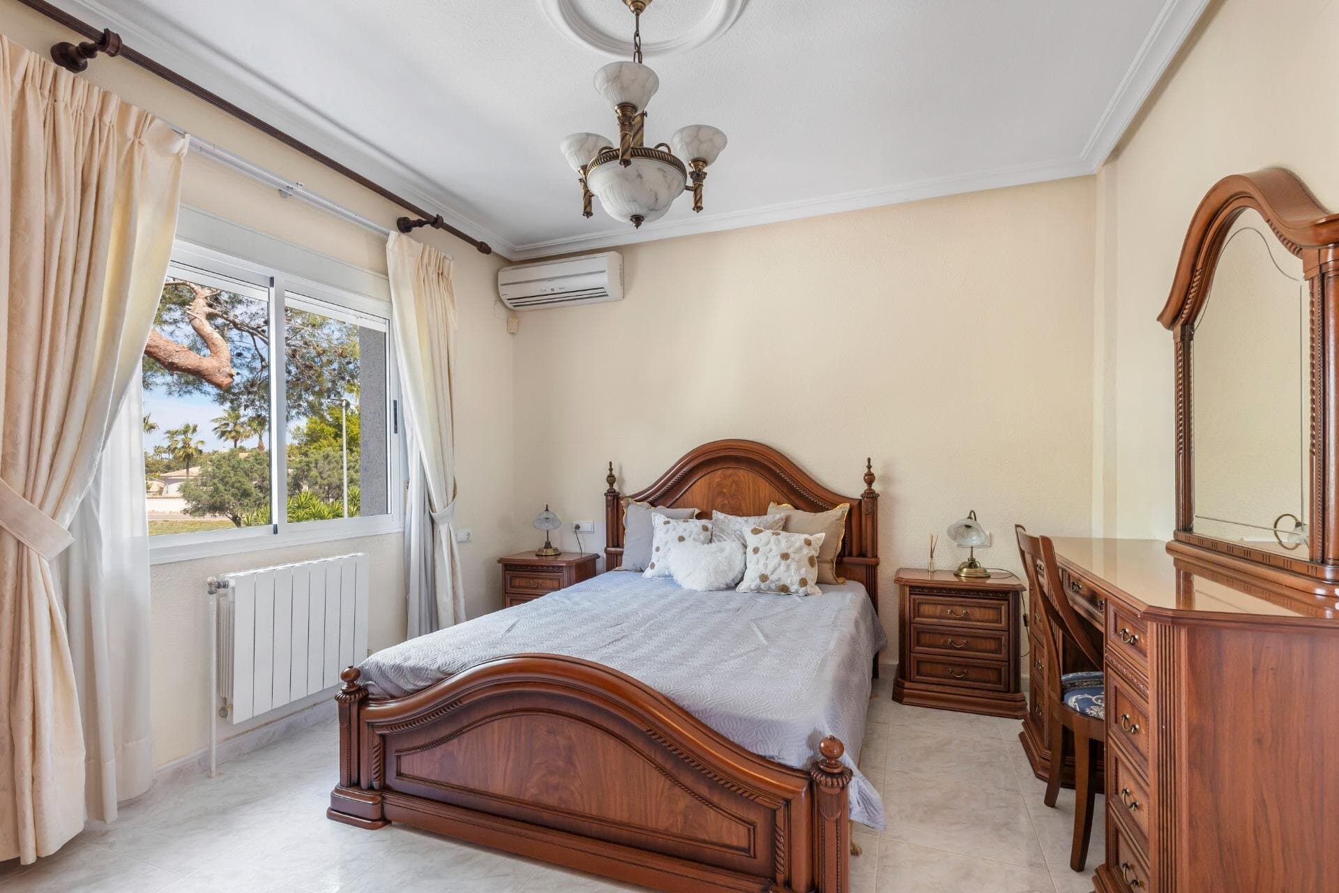 5-Bedroom Villa in Pueblo Bravo, Rojales - 15