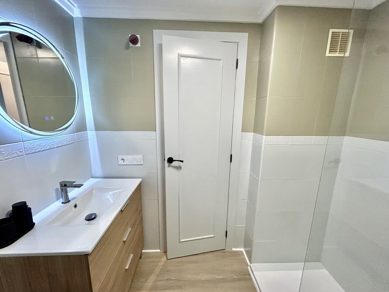 1-Bedroom Apartment in Centro, Torrevieja - 15