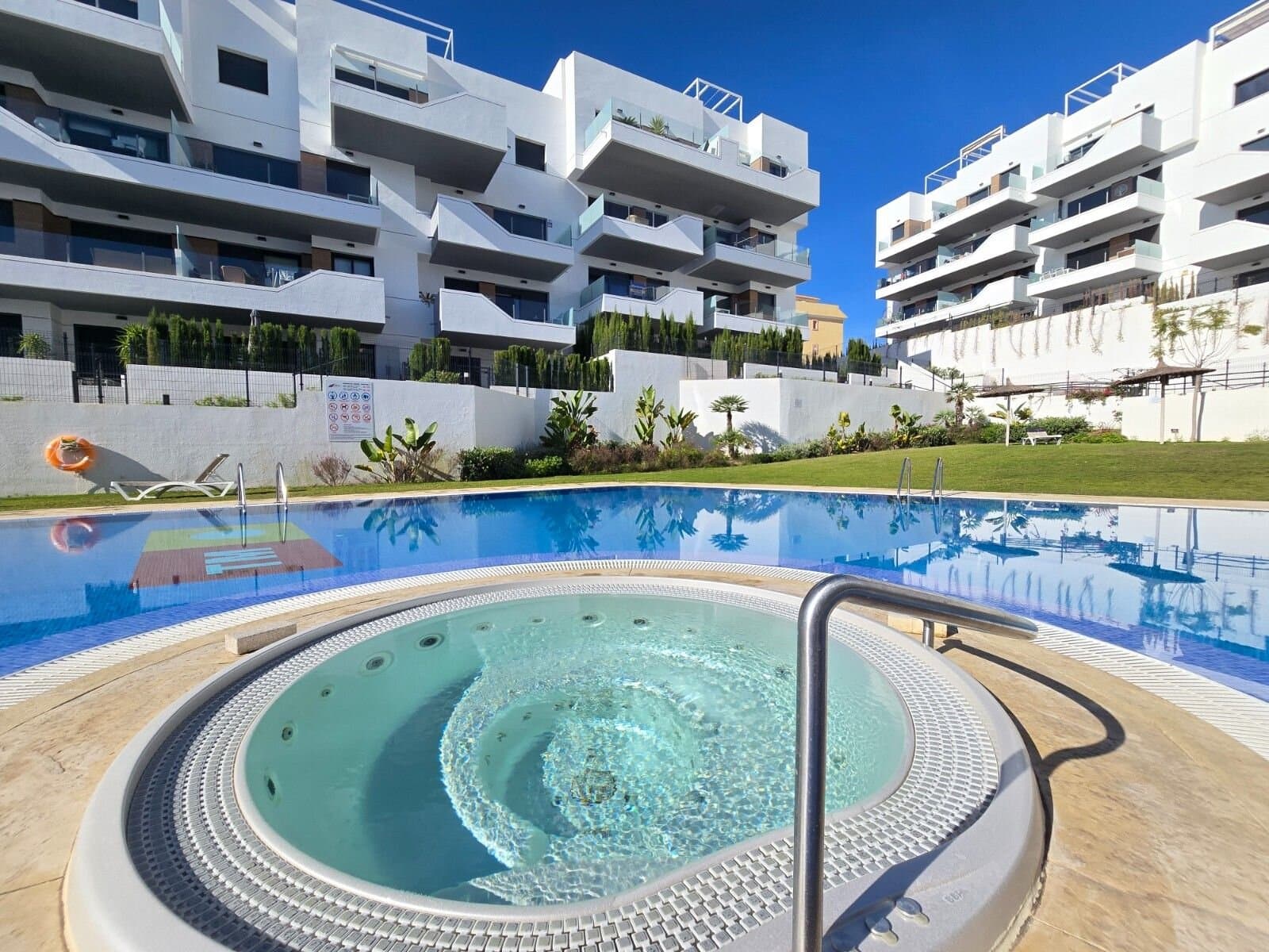Apartamento de 2 Dormitorios en Las Filipinas, Orihuela Costa - 5