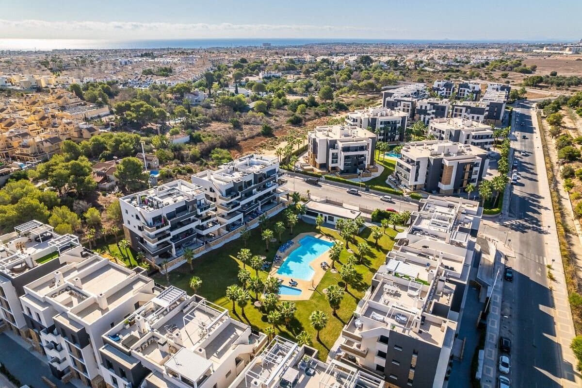 Ático de 2 Dormitorios en Lomas de Cabo Roig, Orihuela Costa - 2