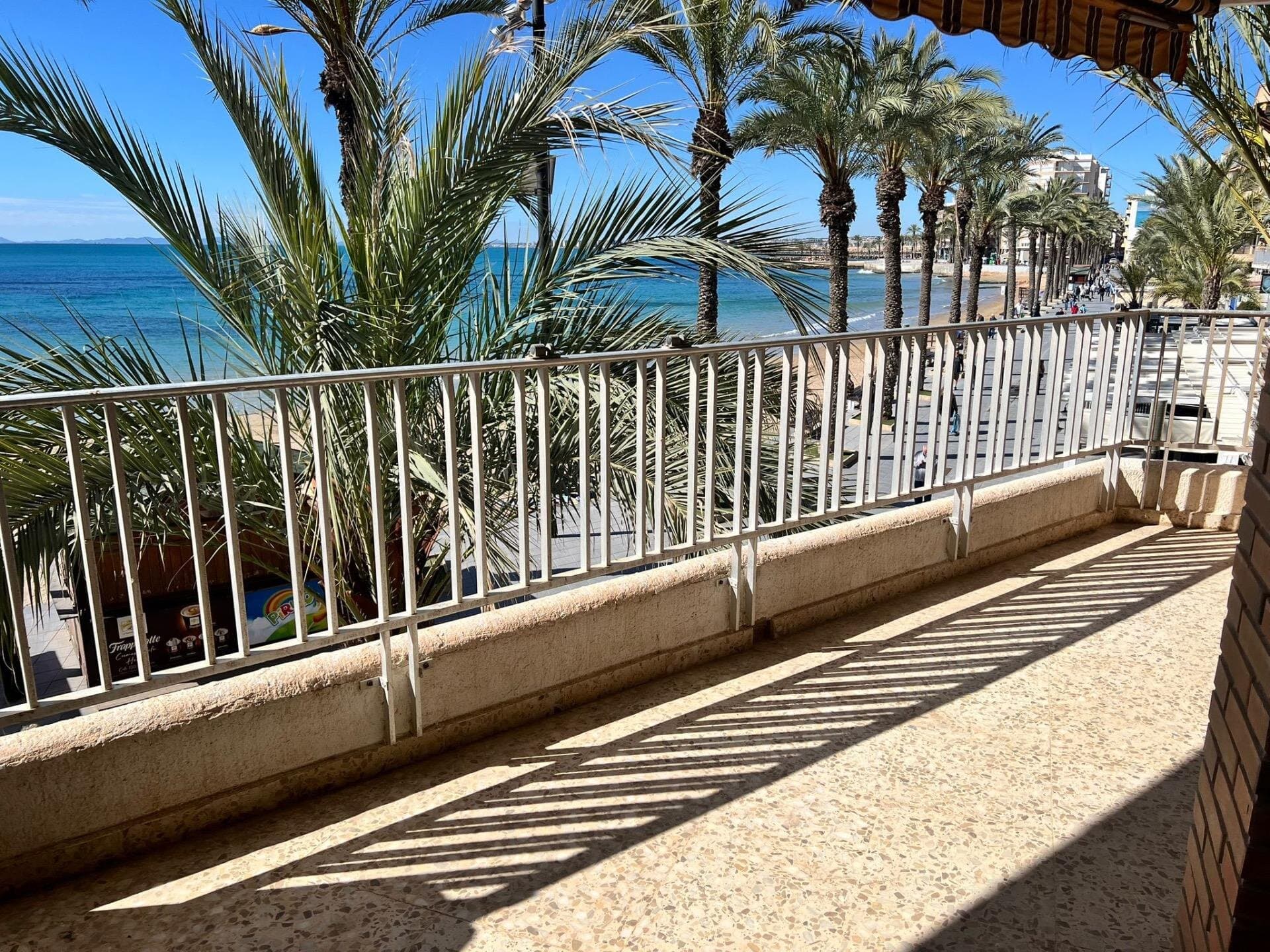 Apartamento de 3 Dormitorios en Playa del Cura, Torrevieja - 2