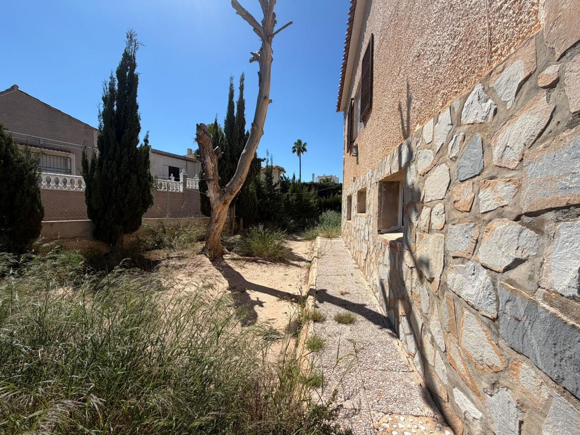4-Bedroom Villa in La Siesta, Torrevieja - 30