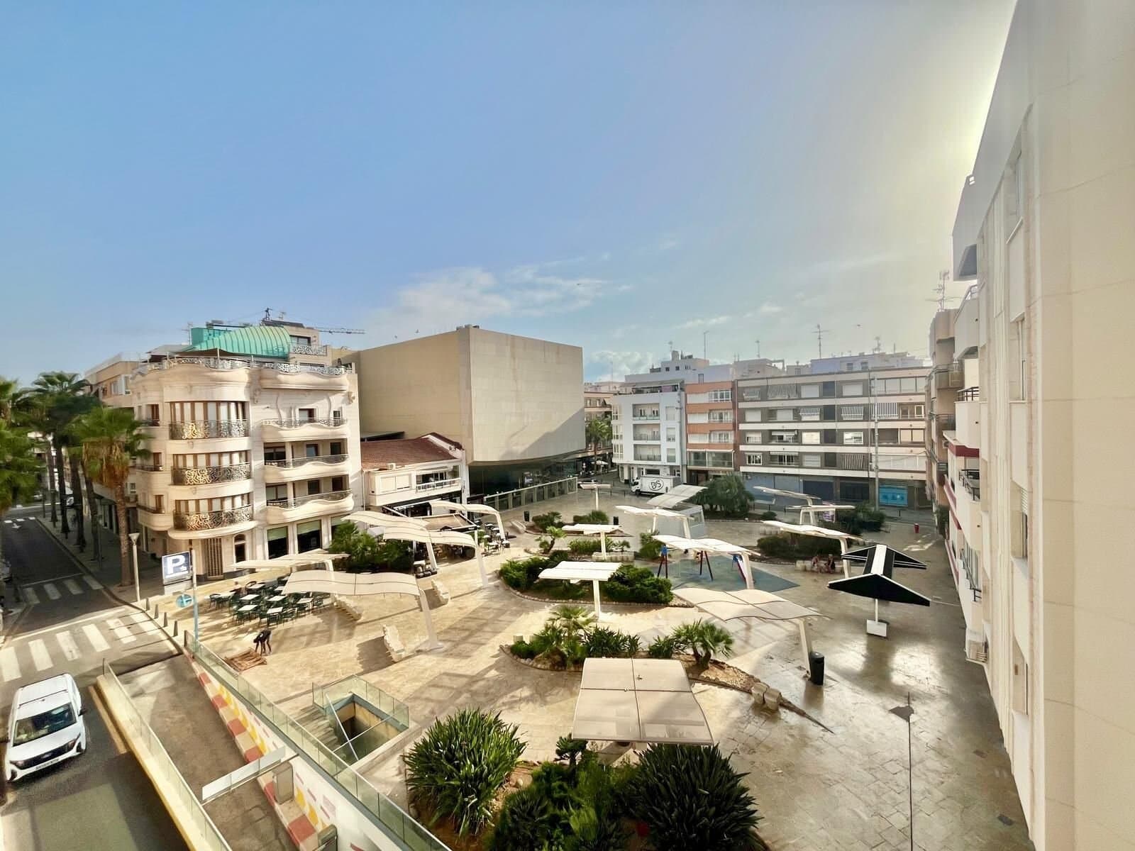 3-Bedroom Apartment in Torrevieja, Torrevieja - 2