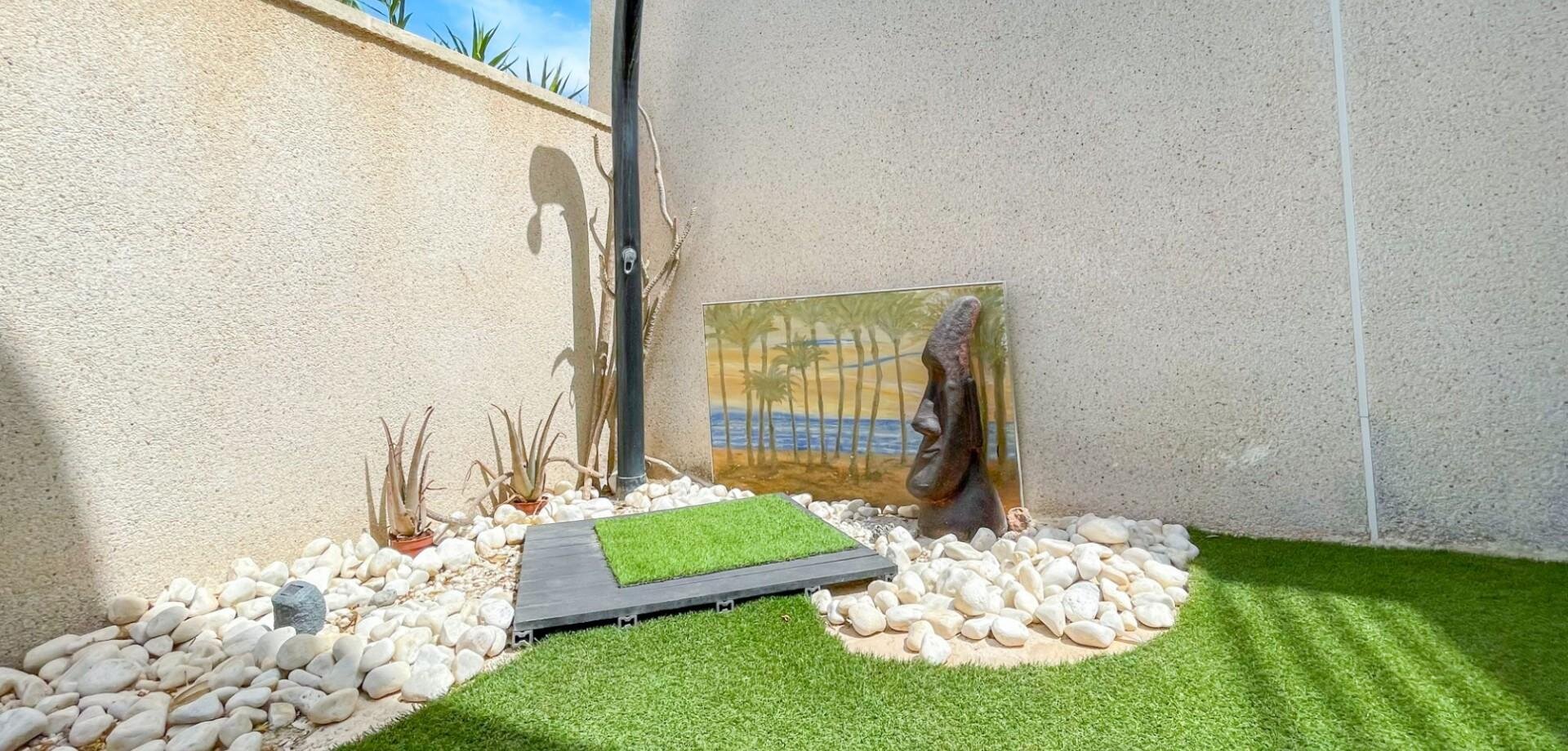 2-Bedroom House in Carrefour, Torrevieja - Image 12