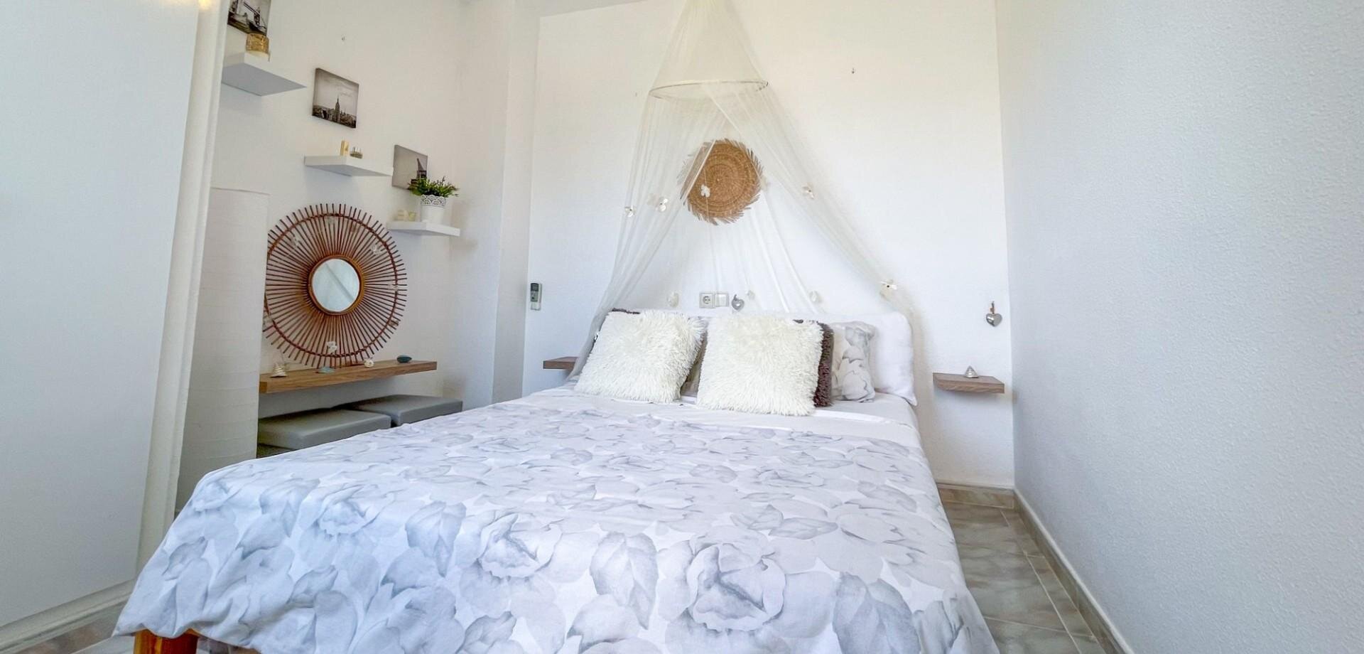 2-Bedroom House in Carrefour, Torrevieja - Image 25