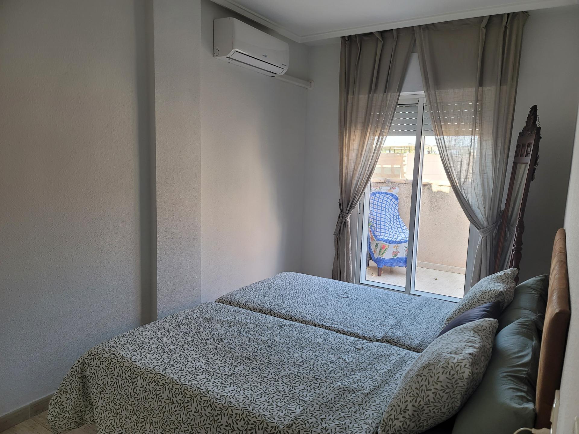 3-Bedroom Penthouse in Torrevieja - Image 13