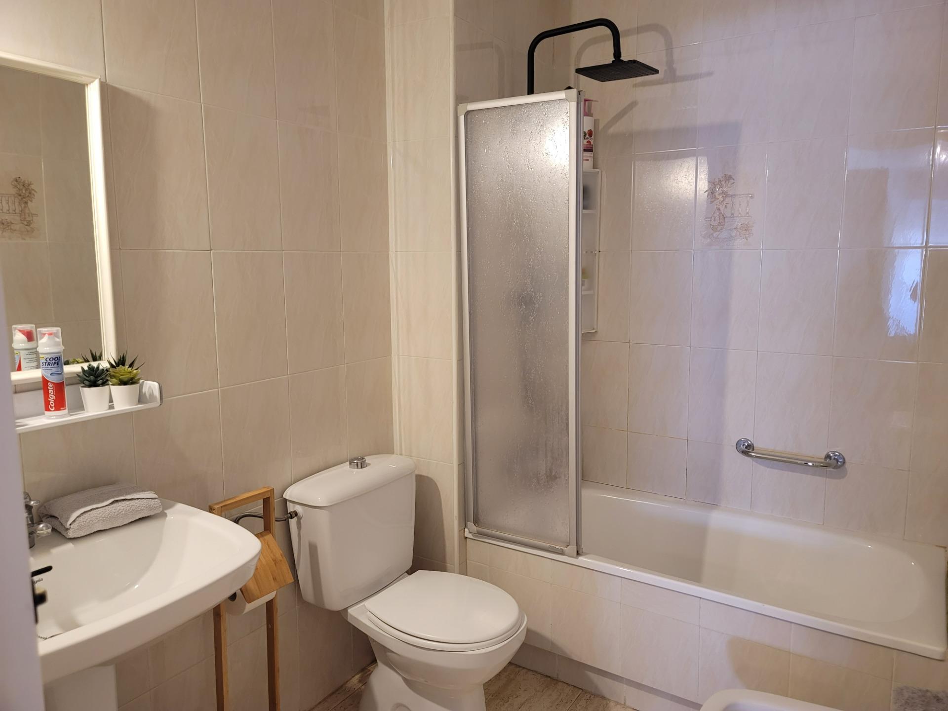 3-Bedroom Penthouse in Torrevieja - Image 16