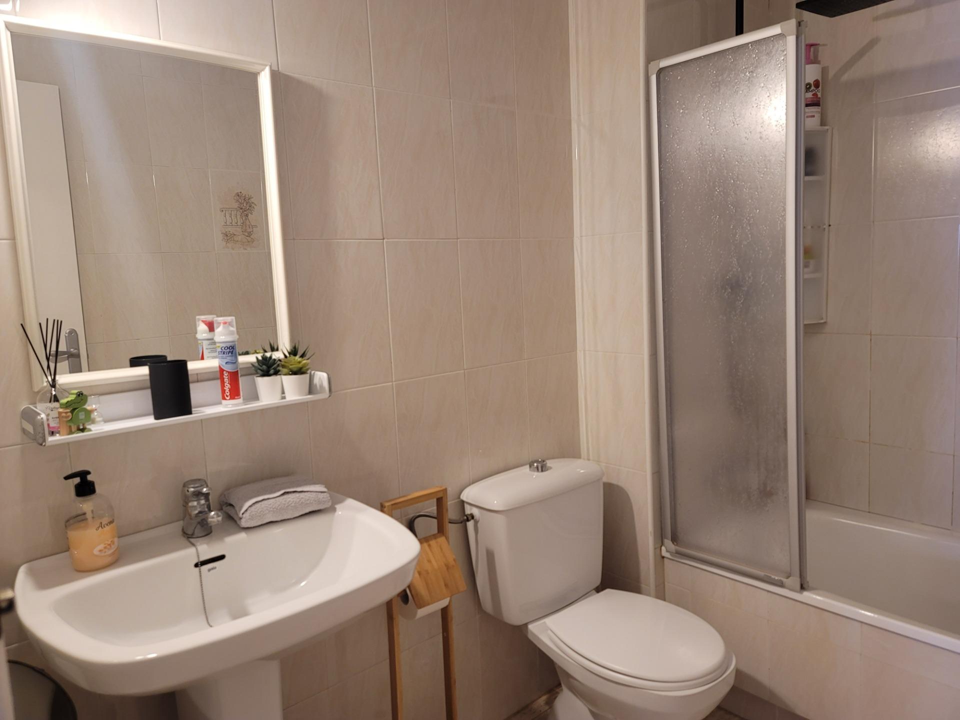 3-Bedroom Penthouse in Torrevieja - Image 17