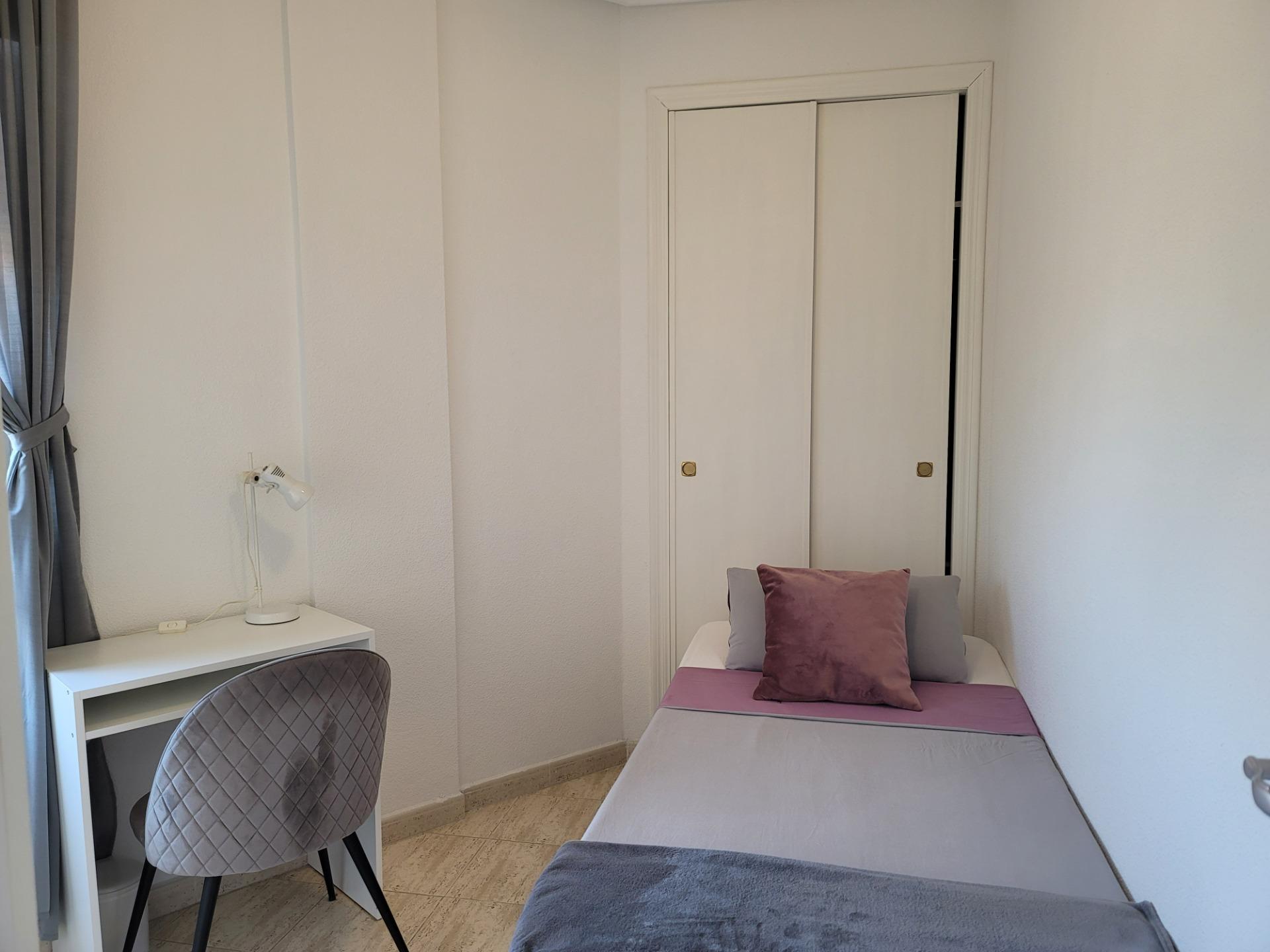3-Bedroom Penthouse in Torrevieja - Image 21