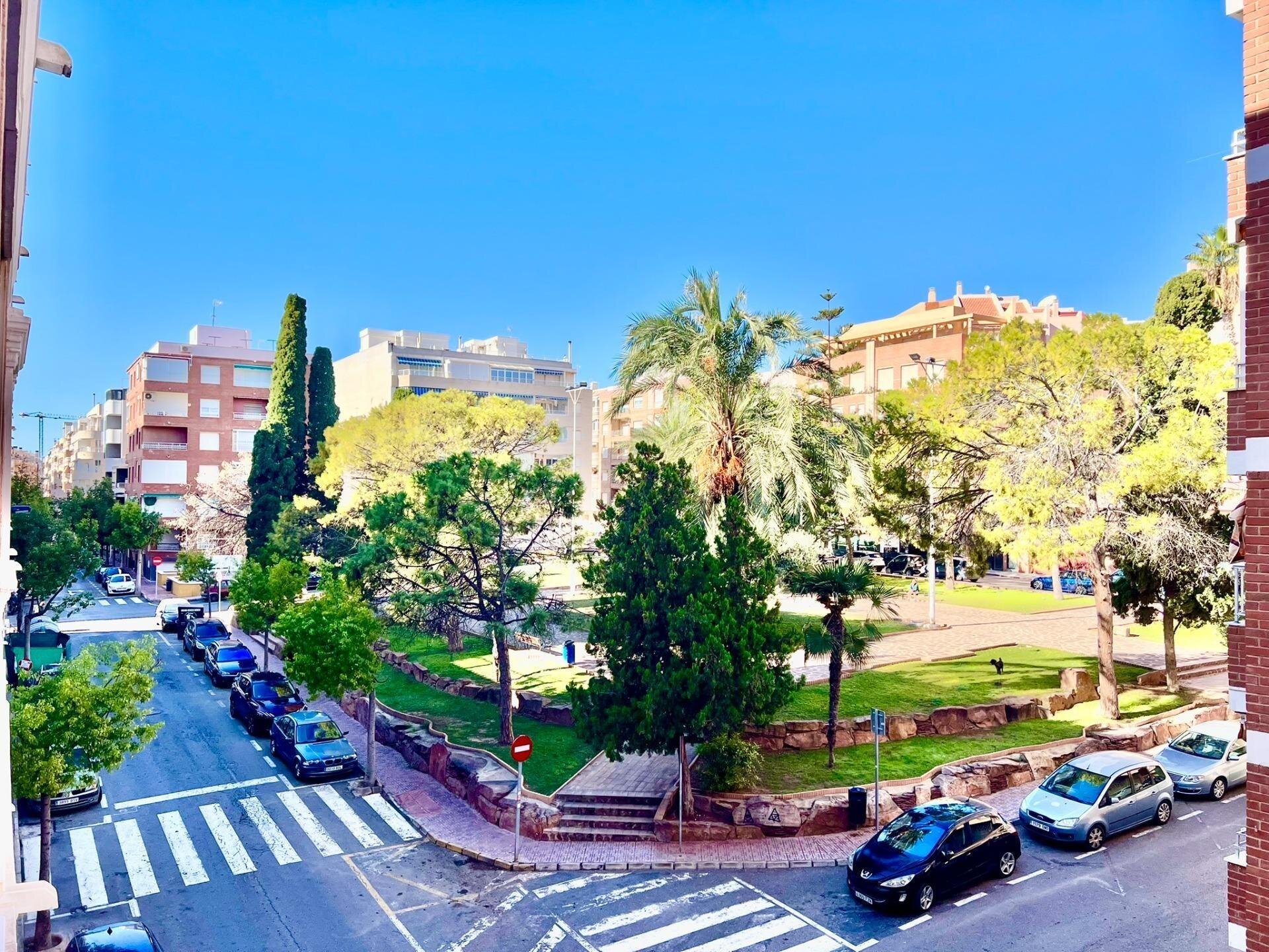2-Bedroom Apartment in Estacion de Autobuses, Torrevieja - Image 2