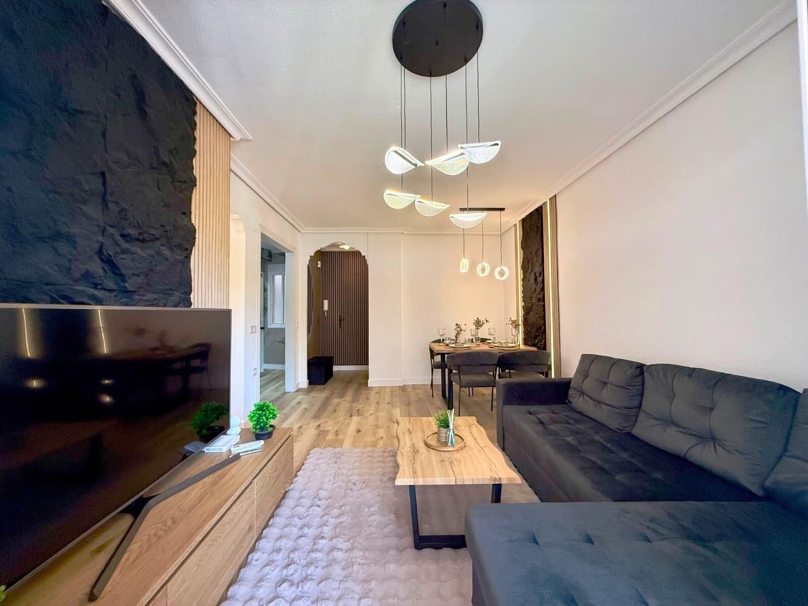 2-Bedroom Apartment in Estacion de Autobuses, Torrevieja - Image 3