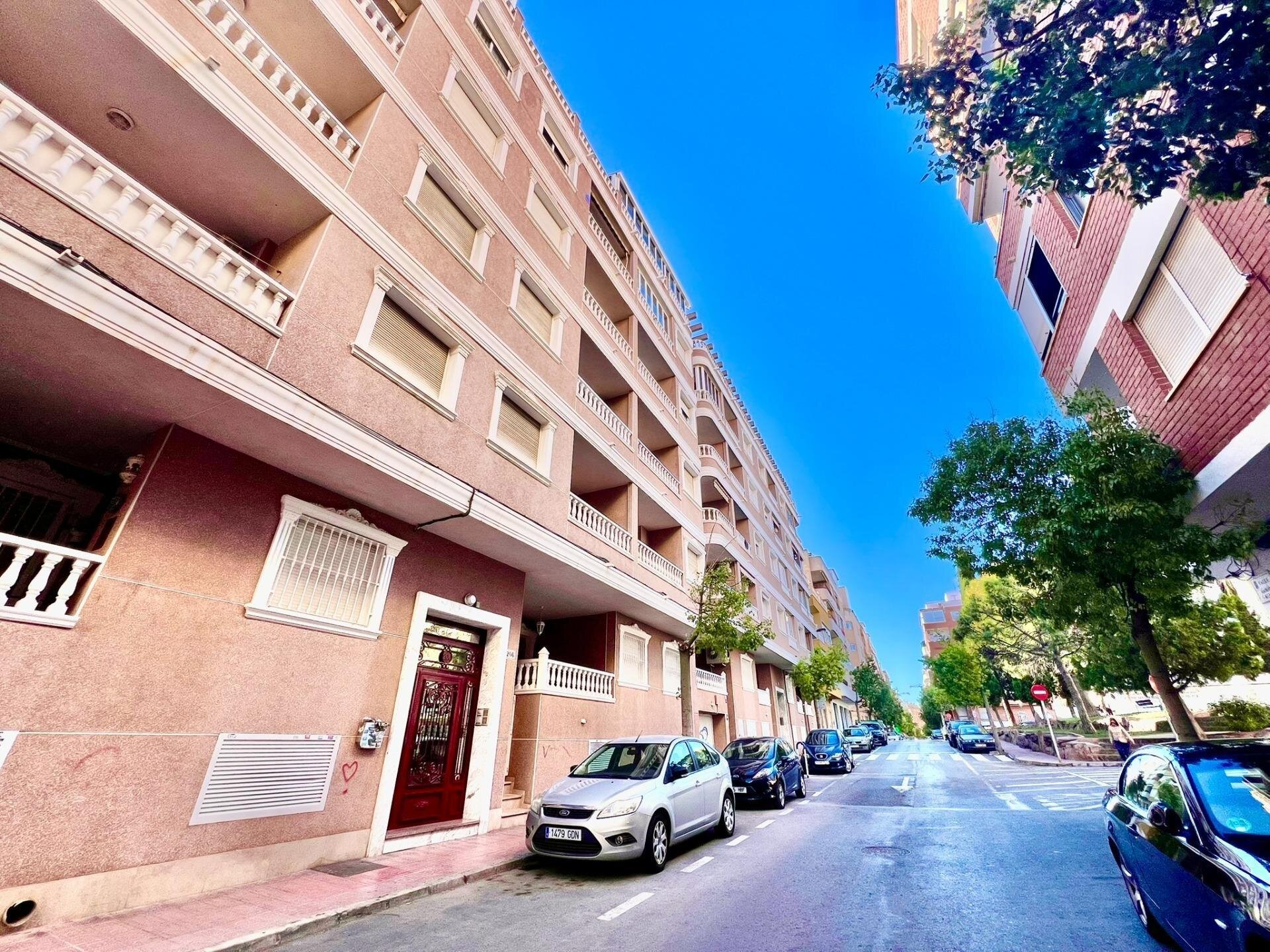 2-Bedroom Apartment in Estacion de Autobuses, Torrevieja - Image 33