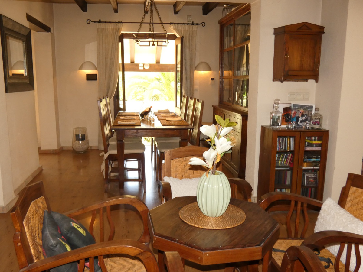 2-Bedroom Detached House in  Altea - Image 11