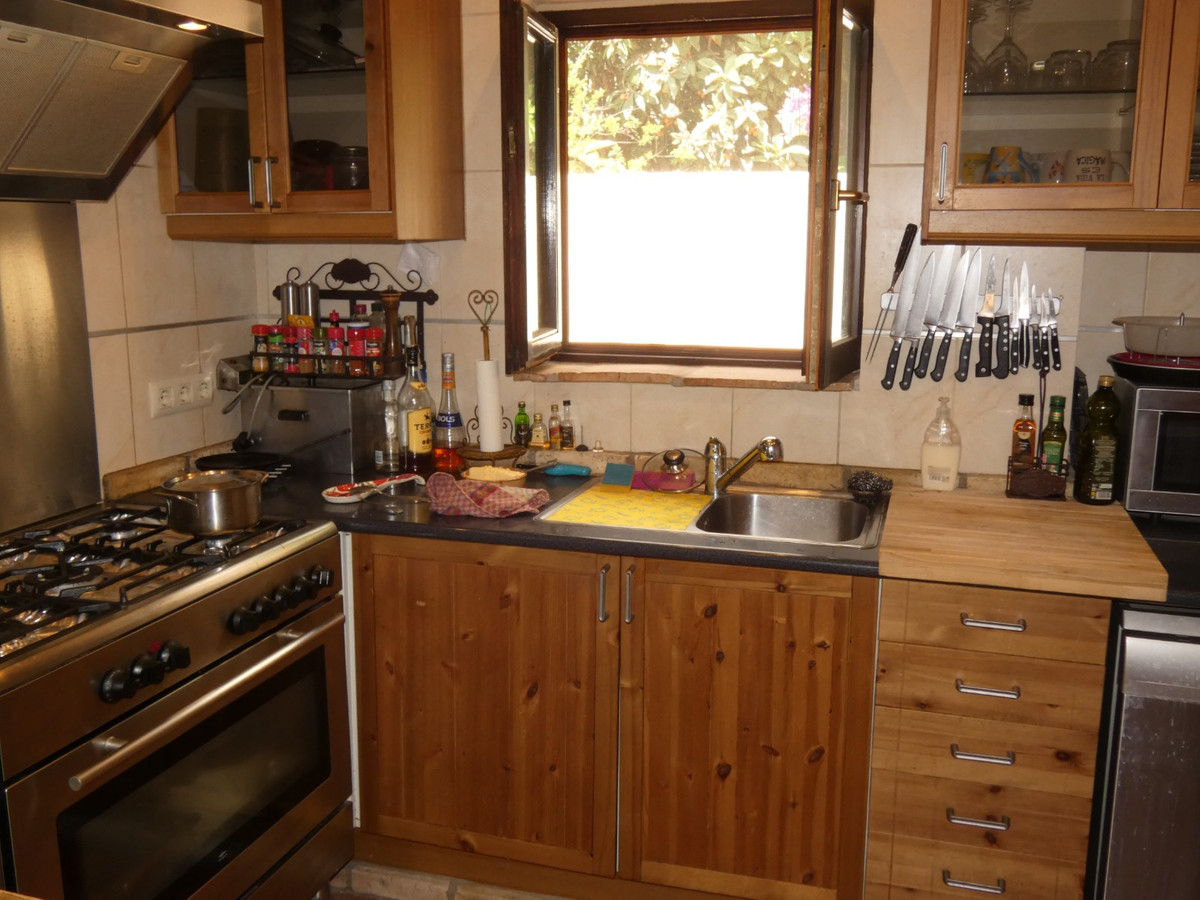 2-Bedroom Detached House in  Altea - Image 8