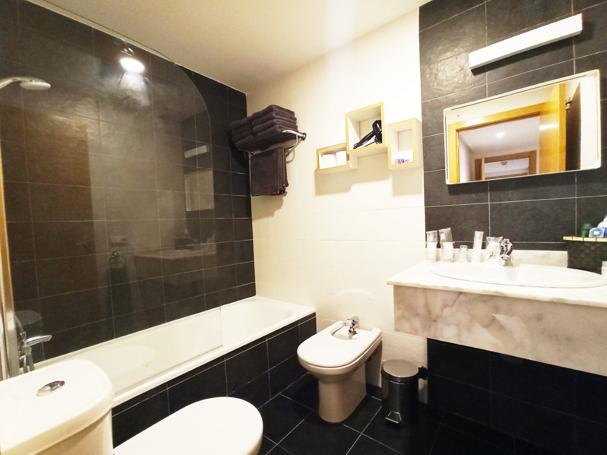 2-Bedroom Ground Floor Apartment in  Benidorm | Sunny Cas... - Image 18