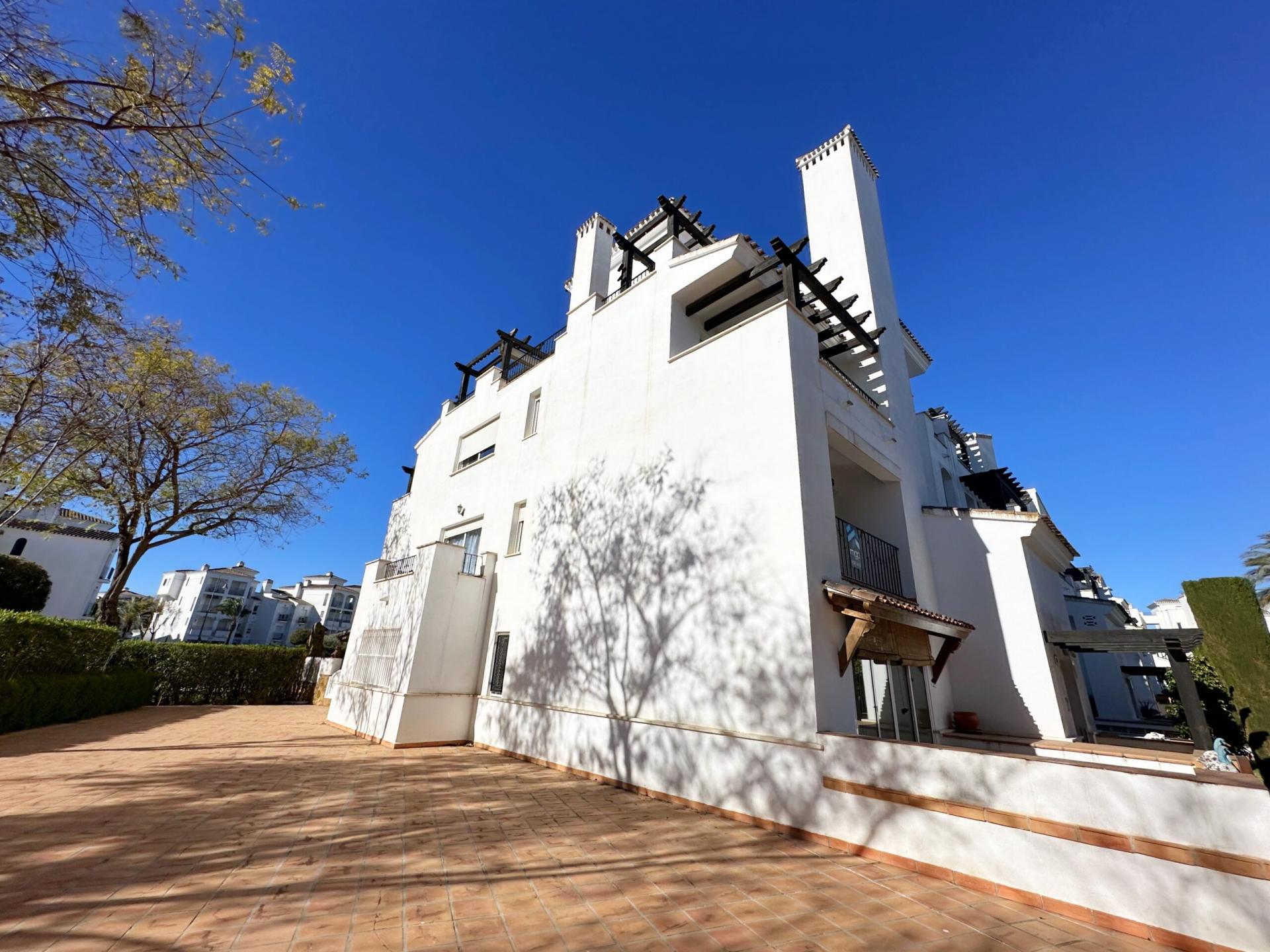 2-Bedroom Apartment in Roldán, Torre - Pacheco - Image 27