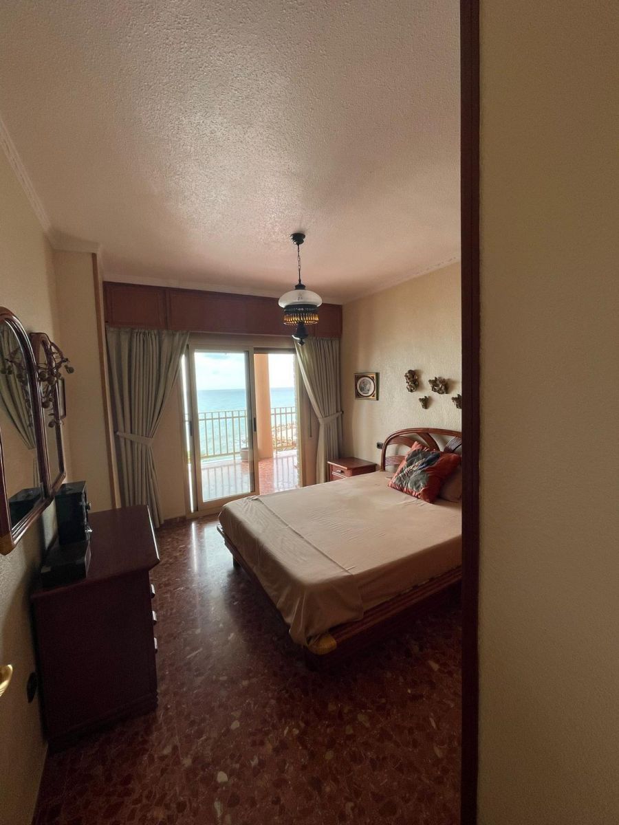 4-Bedroom Apartment in Torrevieja - Image 20