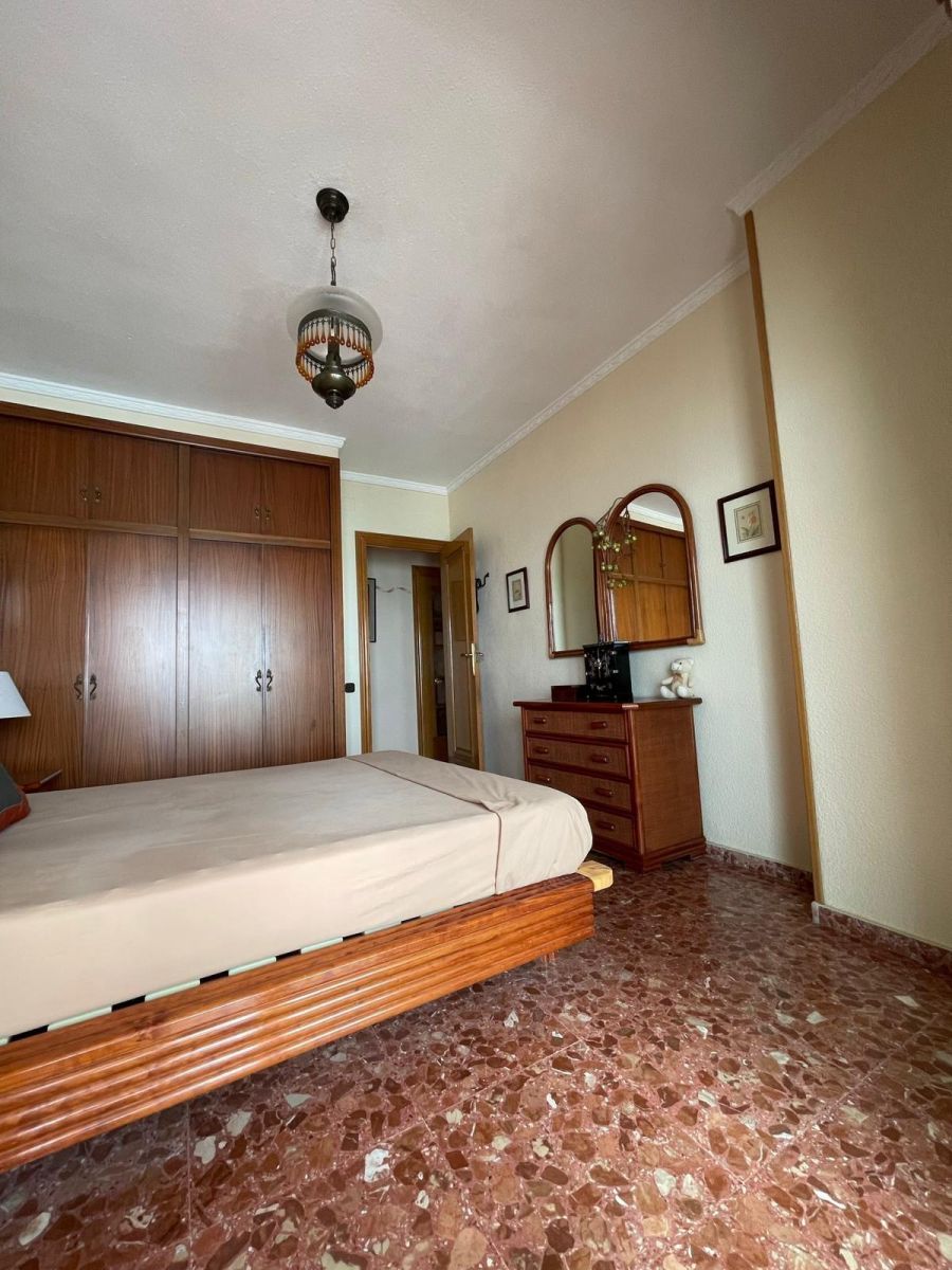 4-Bedroom Apartment in Torrevieja - Image 21