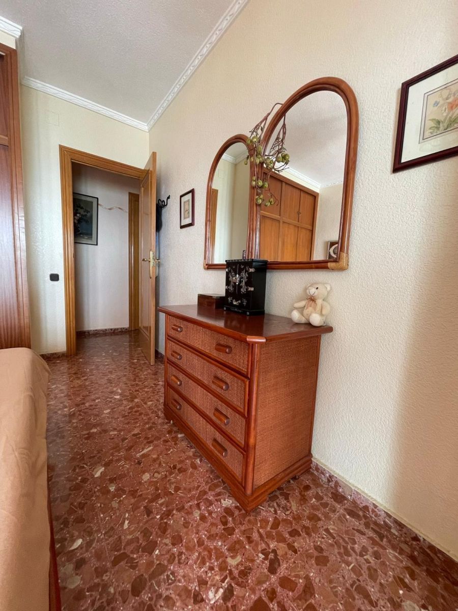 4-Bedroom Apartment in Torrevieja - Image 29