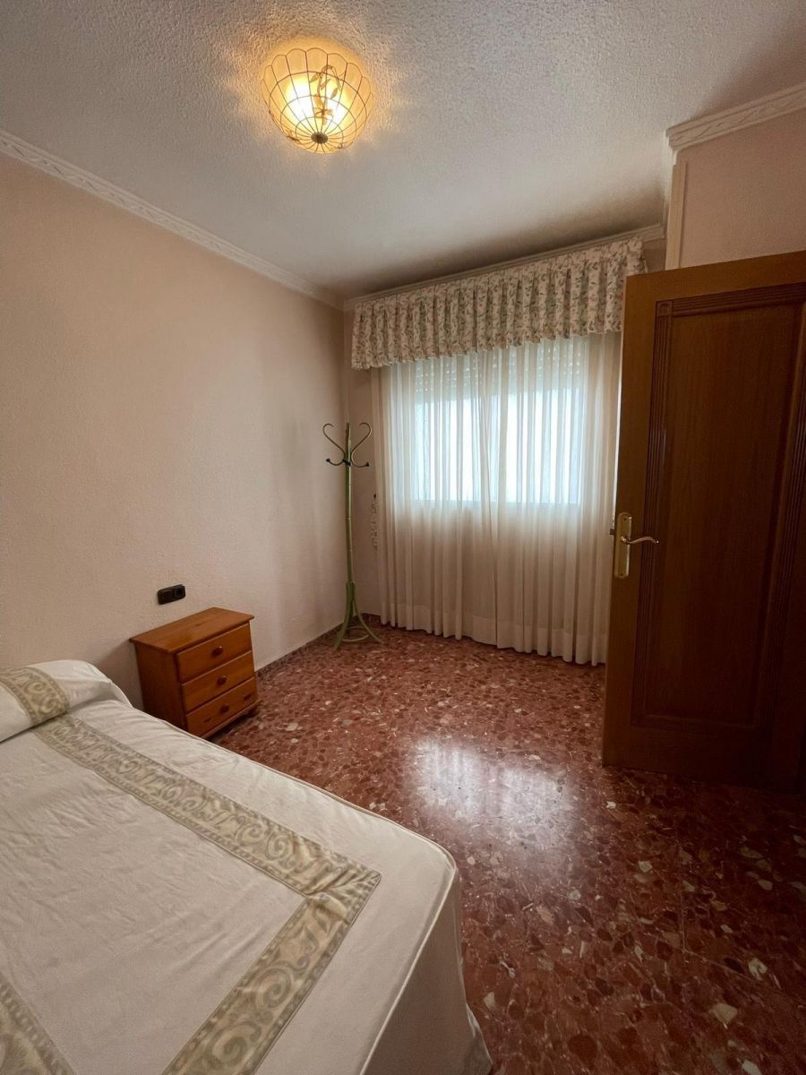 4-Bedroom Apartment in Torrevieja - Image 39