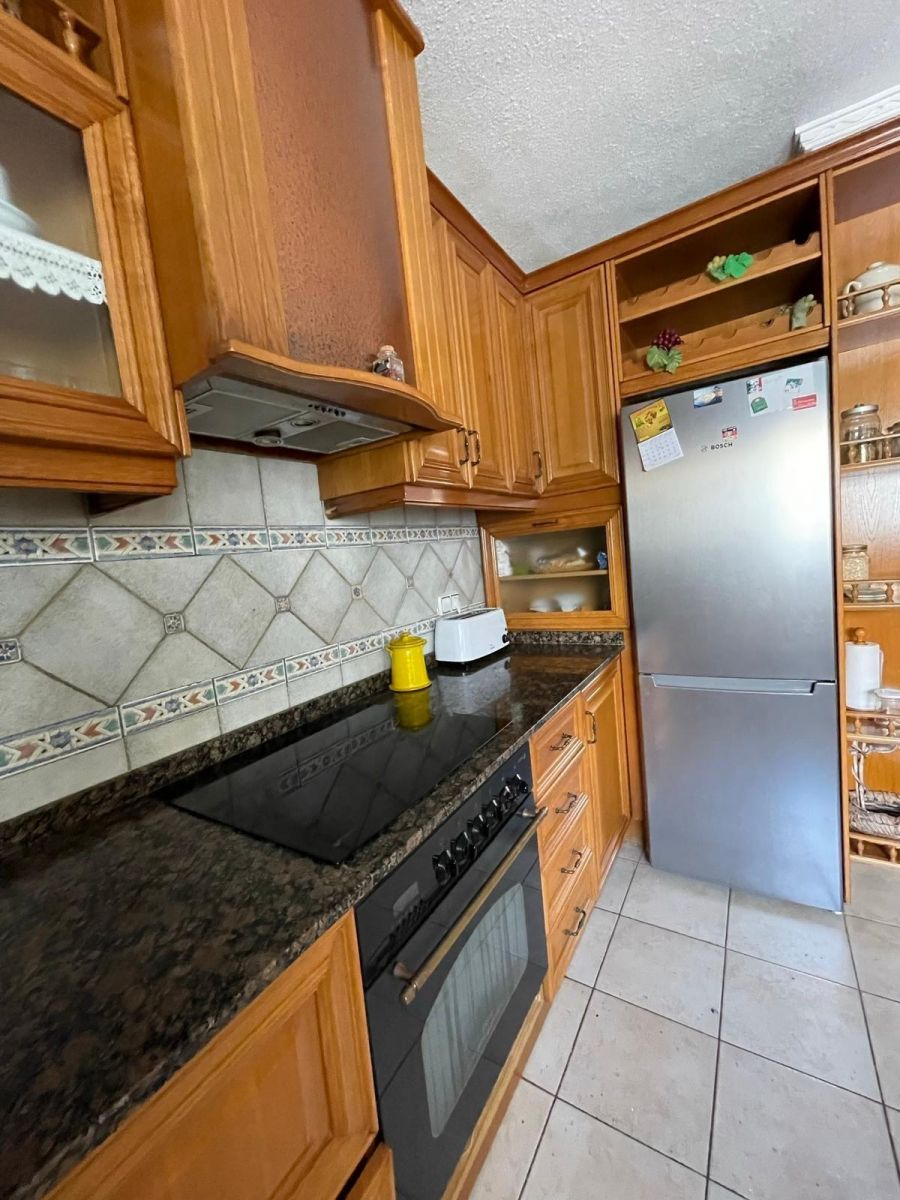 4-Bedroom Apartment in Torrevieja - Image 42