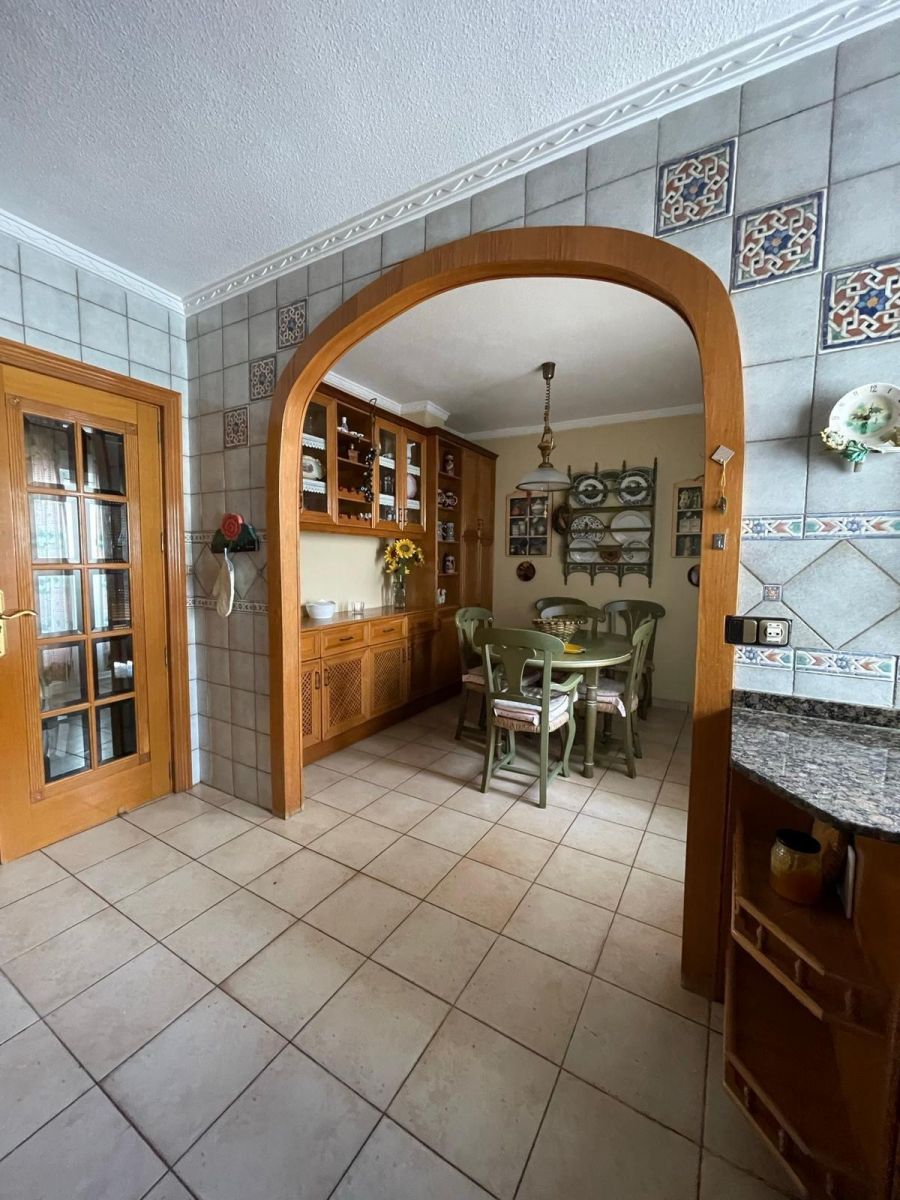 4-Bedroom Apartment in Torrevieja - Image 43