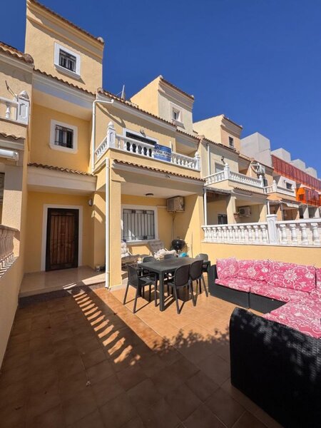 Casa de 3 Dormitorios en Lomas de Don Juan, Orihuela Costa