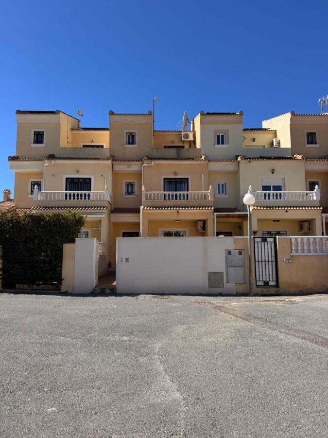 Dom z 3 Sypialniami w Lomas de Don Juan, Orihuela Costa - Image 2