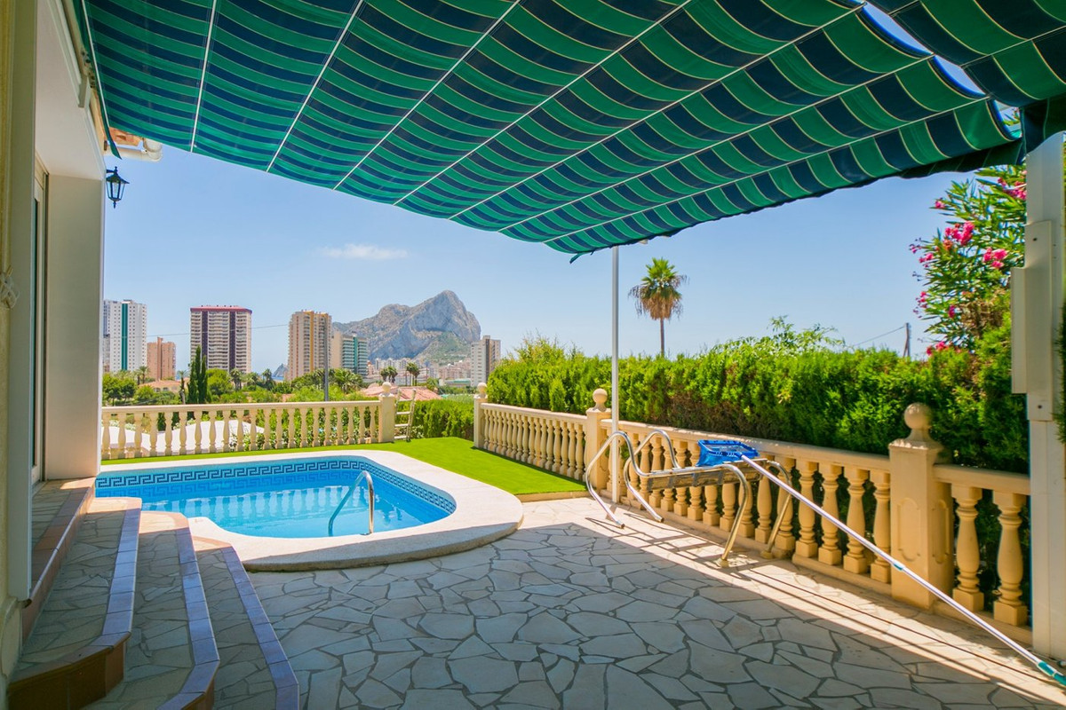 3-Bedroom Detached House in  Calpe - Image 12