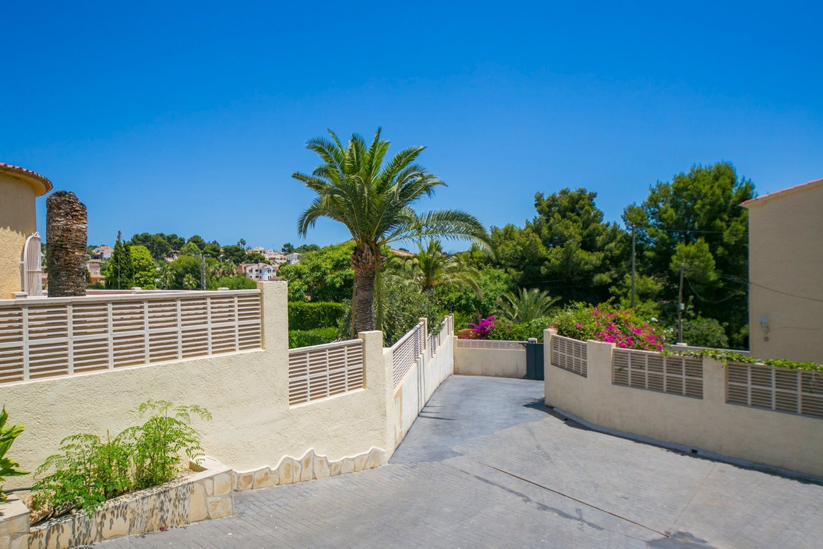 3-Bedroom Detached House in  Calpe - Image 13