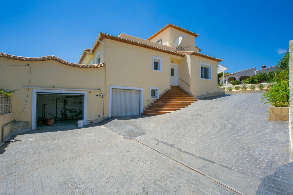3-Bedroom Detached House in  Calpe - Image 15