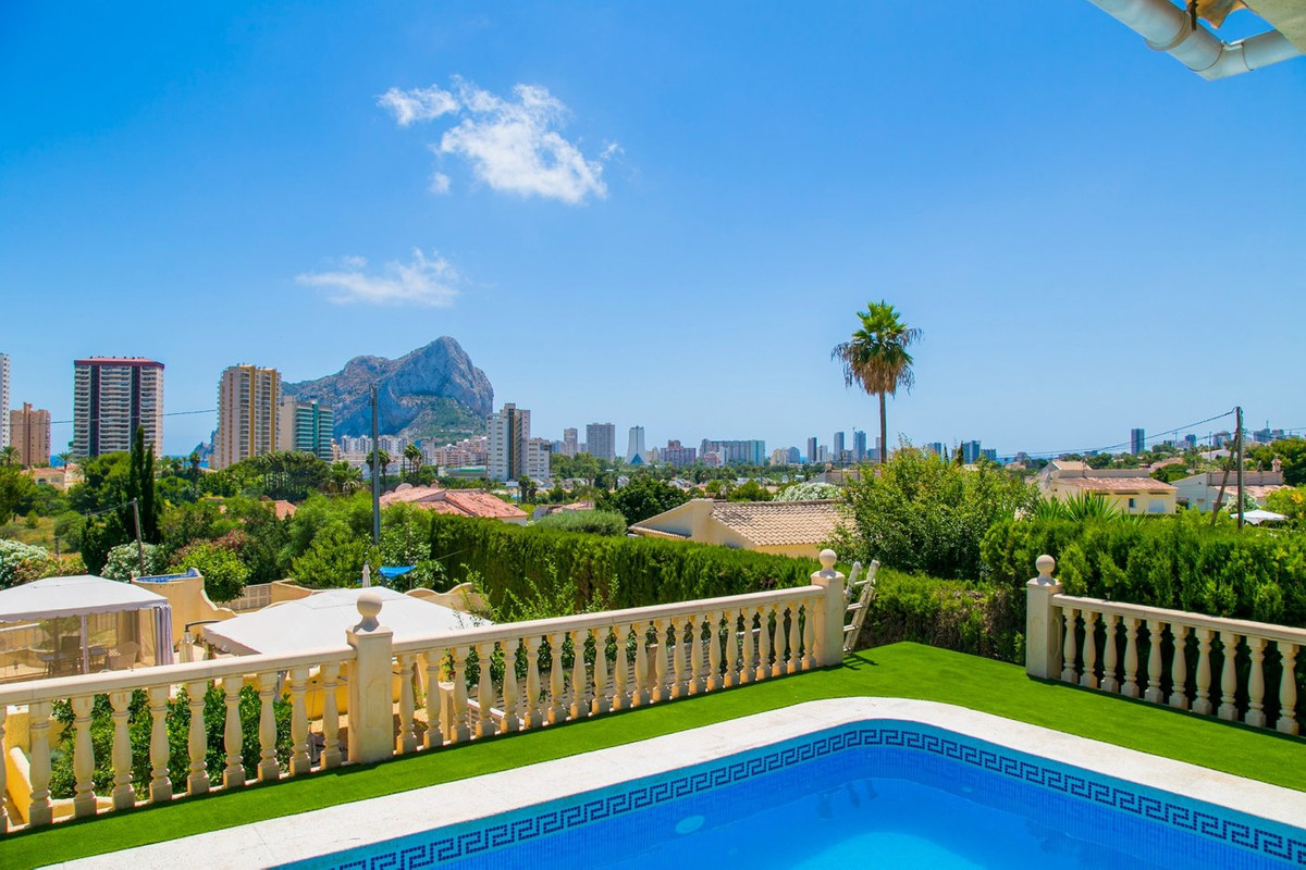 3-Bedroom Detached House in  Calpe - Image 17