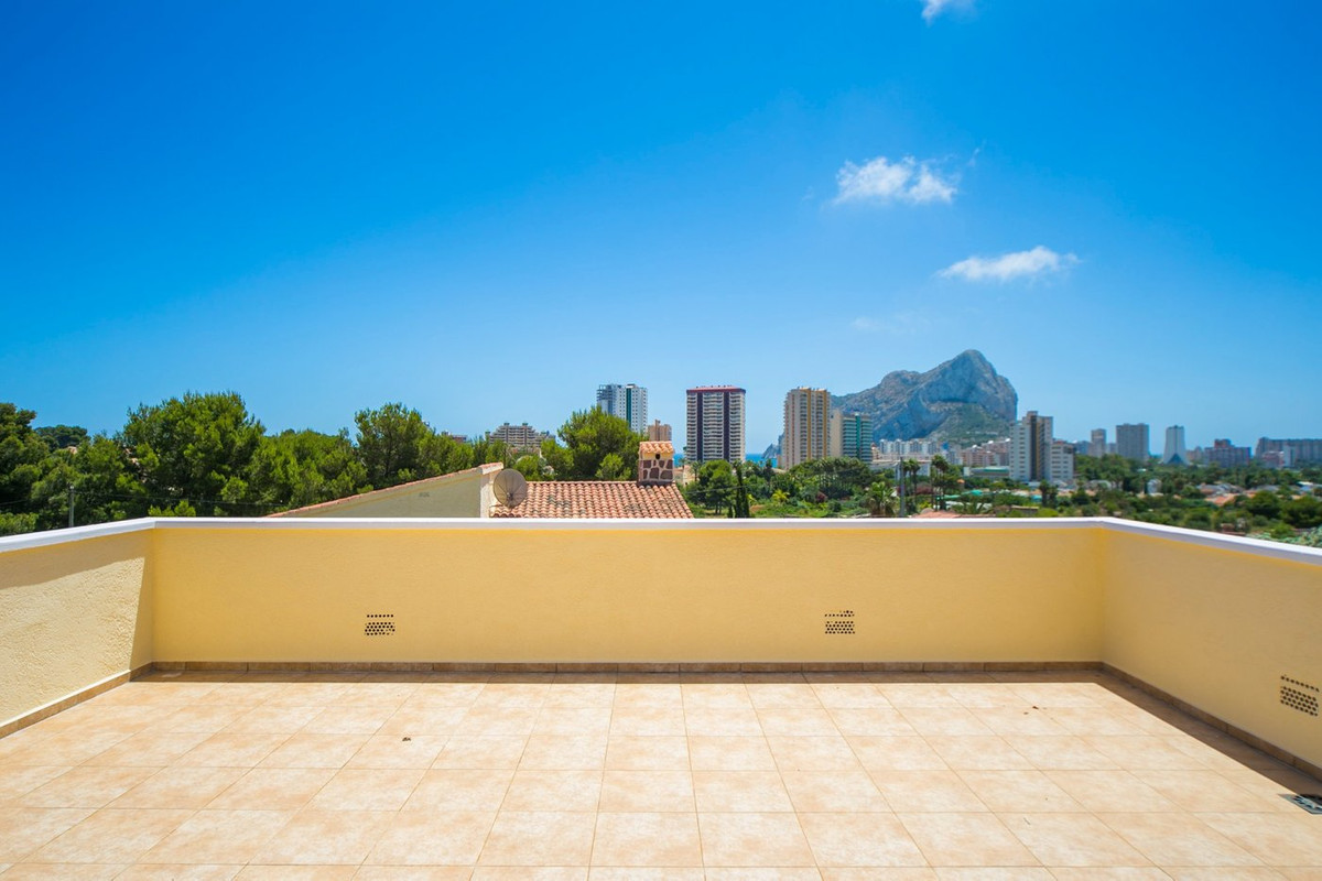 3-Bedroom Detached House in  Calpe - Image 5