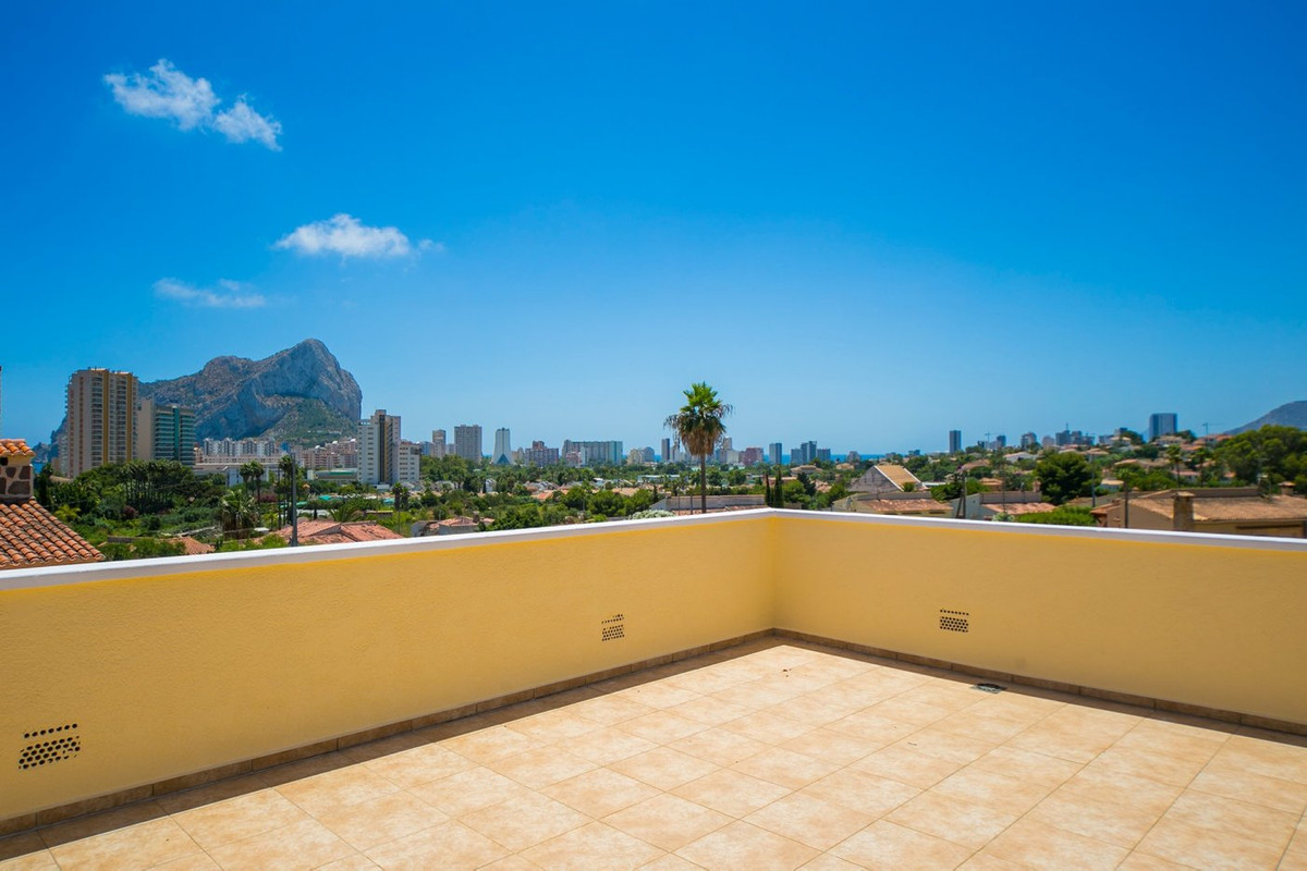 3-Bedroom Detached House in  Calpe - Image 6
