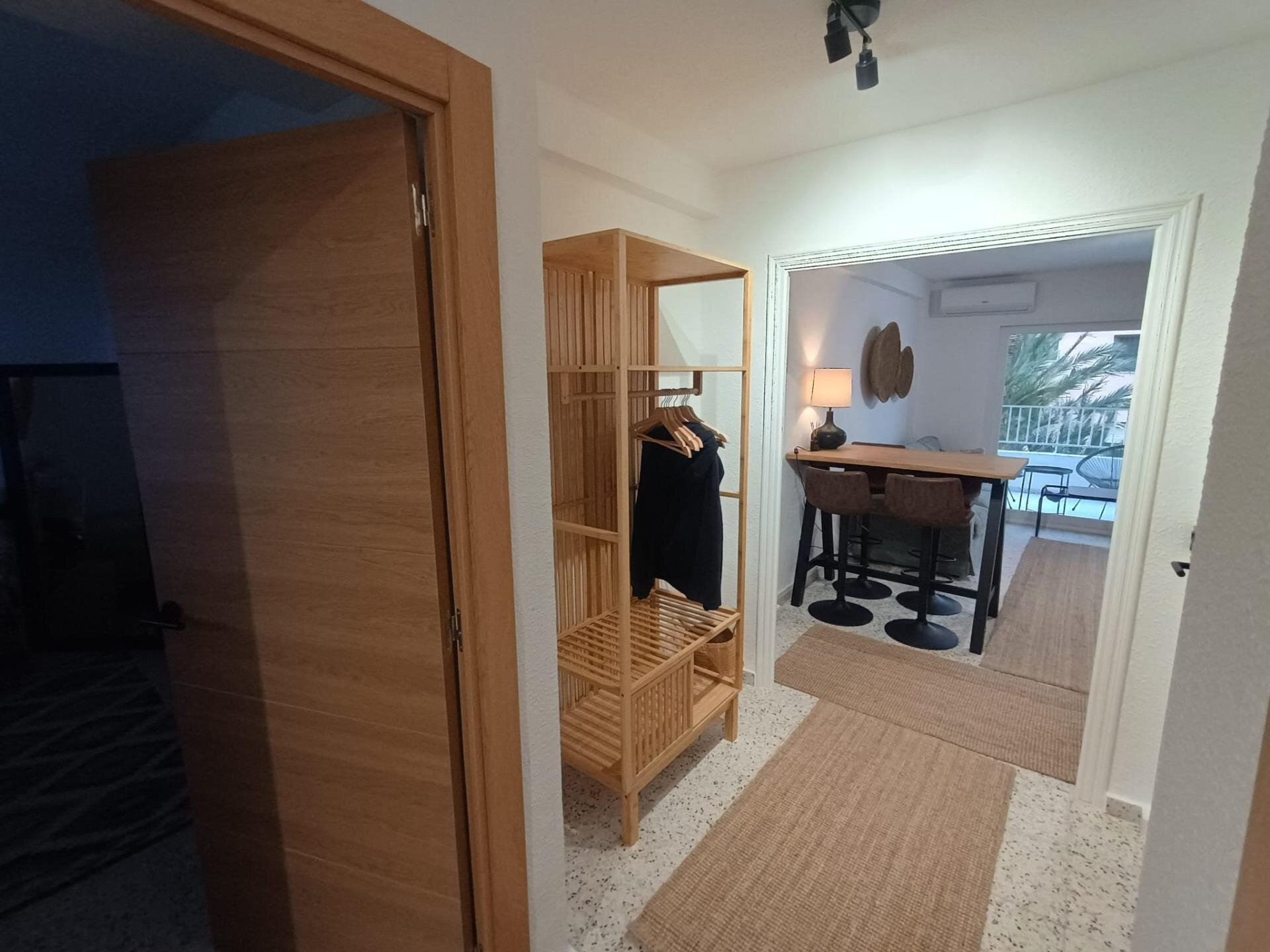 2-Bedroom Apartment in Urbanizaciones, Guardamar del Segura - Image 5