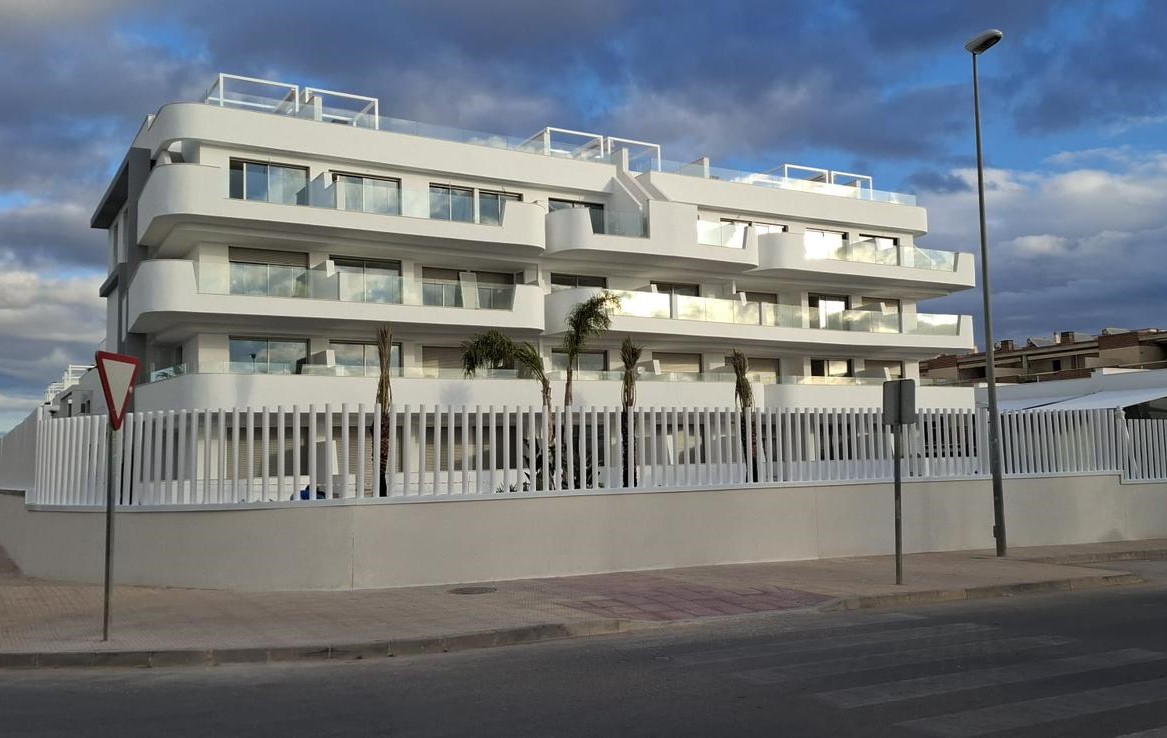 2-Bedroom Ground Floor Apartment in Cabo Roig - Image 1