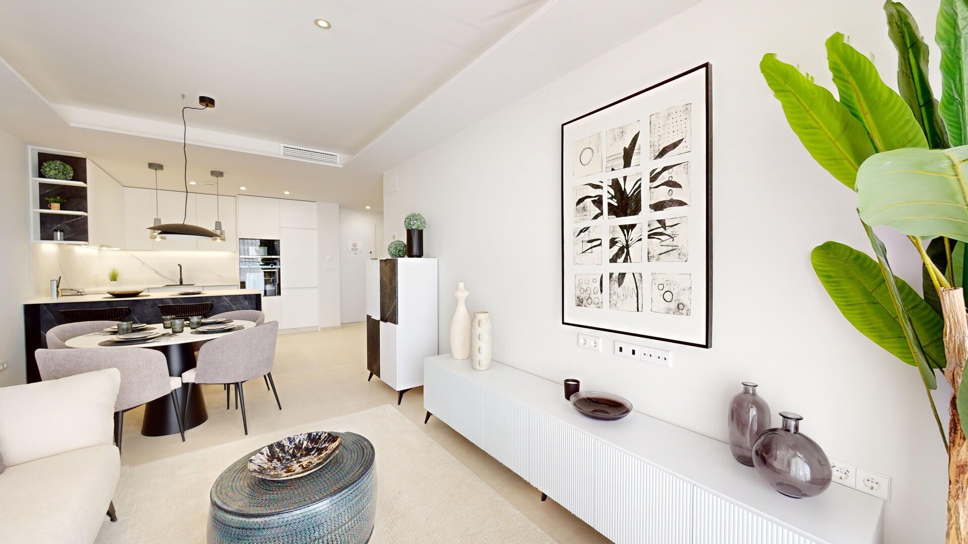 2-Bedroom Ground Floor Apartment in Cabo Roig - Image 11