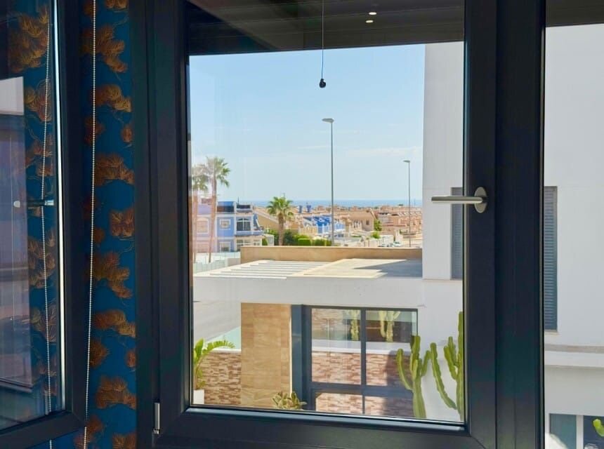 3-Bedroom Villa in Lomas de Cabo Roig, Orihuela Costa - Image 17