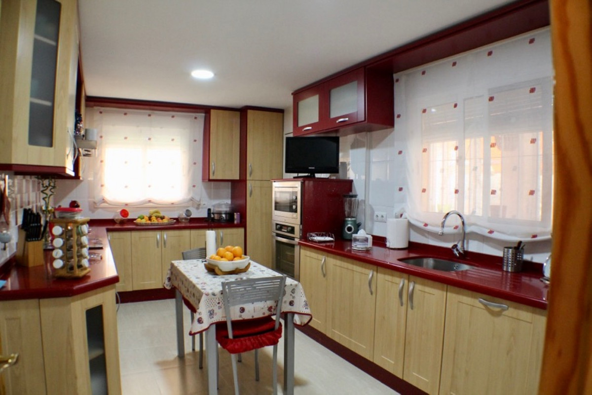 4-Bedroom Detached House in La Nucia | Sunny Casas - Cos... - Image 18