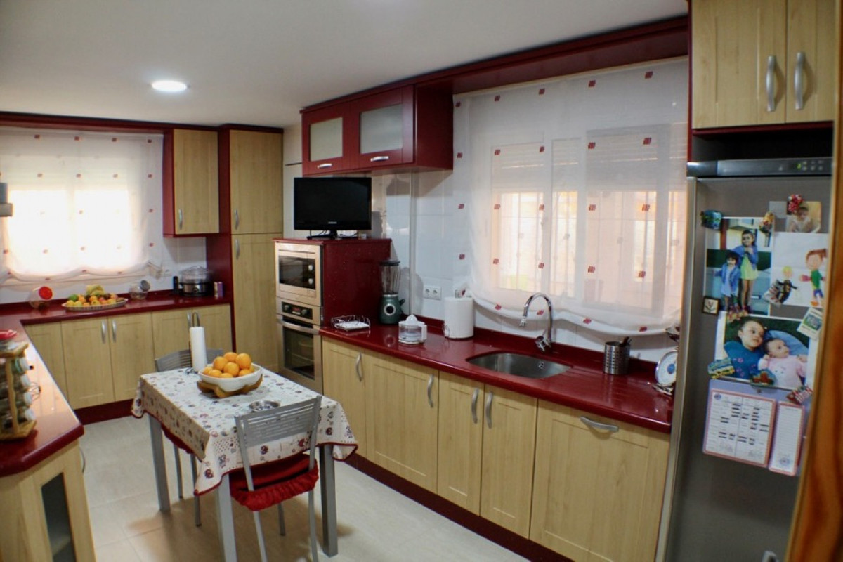 4-Bedroom Detached House in La Nucia | Sunny Casas - Cos... - Image 19