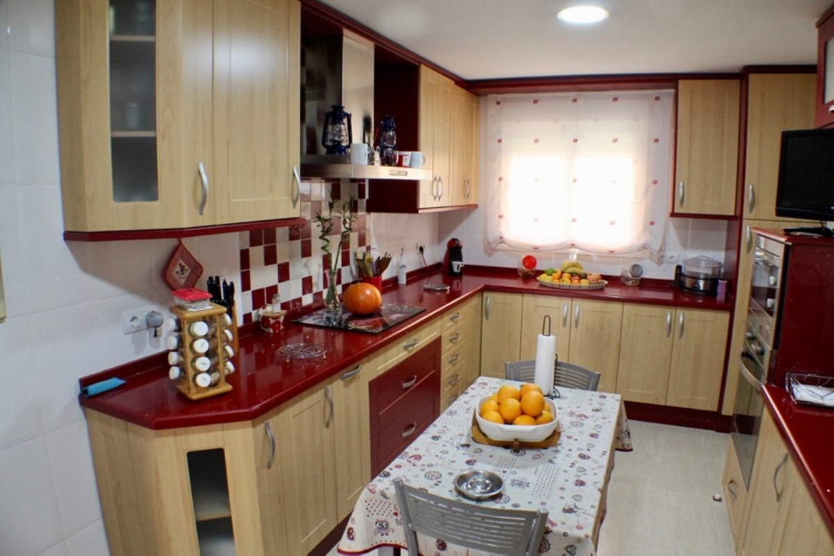 4-Bedroom Detached House in La Nucia | Sunny Casas - Cos... - Image 20