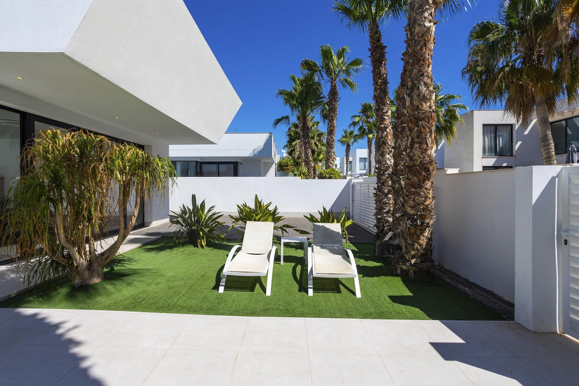 4-Bedroom Villa in Cuidad Quesada, Rojales - Image 3