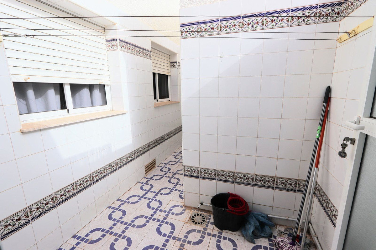 4-Bedroom Townhouse in Torre de la Horadada, Pilar de la ... - Image 11